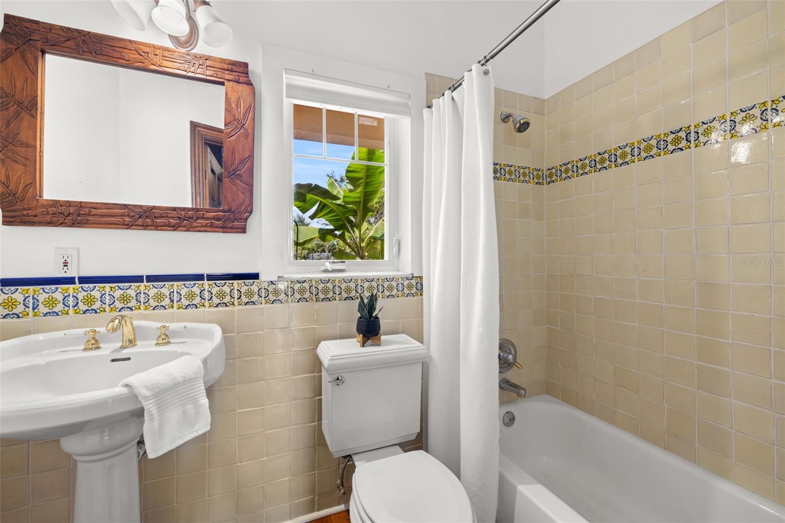 TB8446538 Property Photo