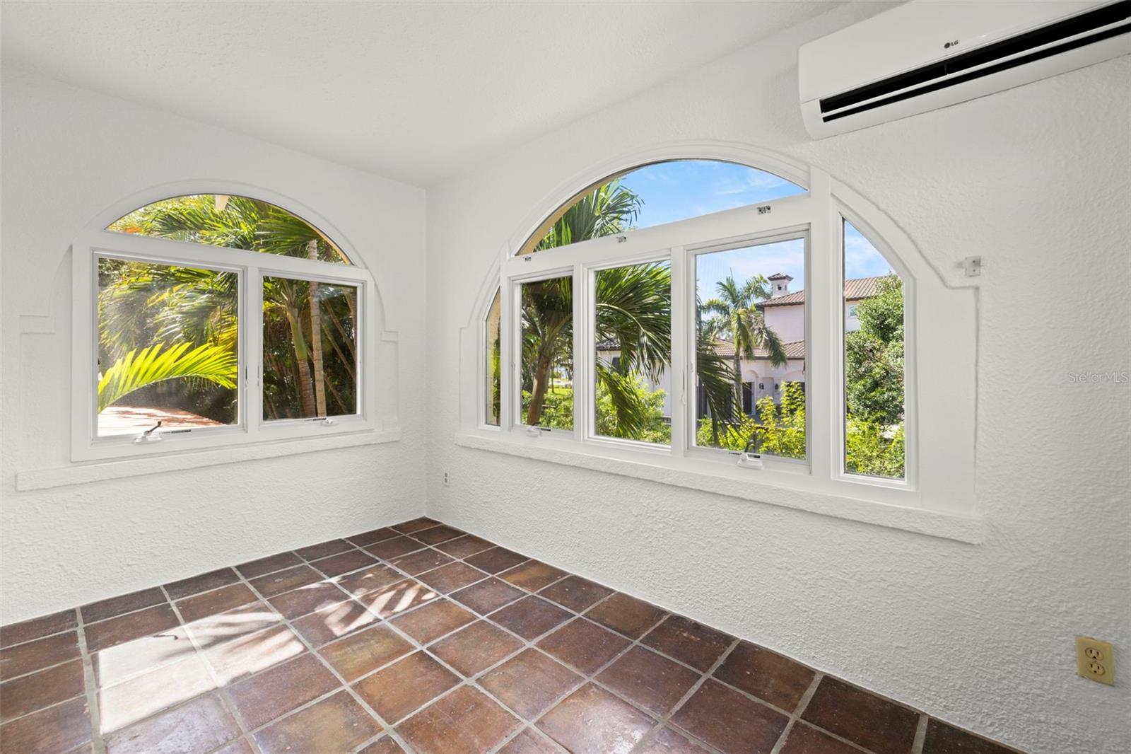 TB8446538 Property Photo