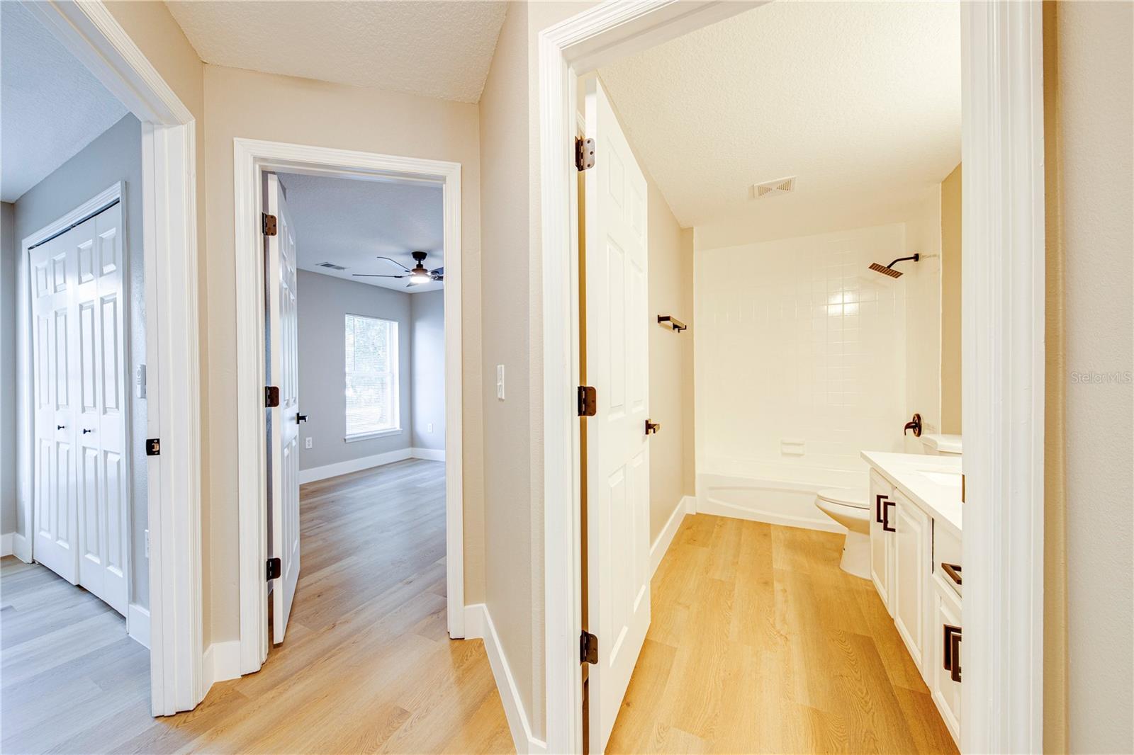 40042 PALM ST, LADY LAKE, FL, 32159