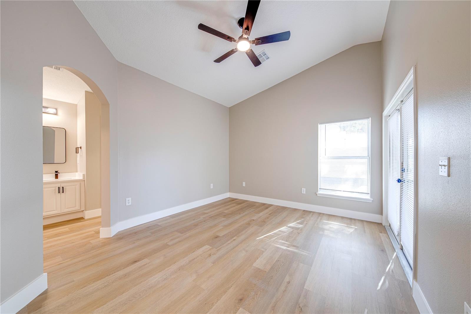 40042 PALM ST, LADY LAKE, FL, 32159