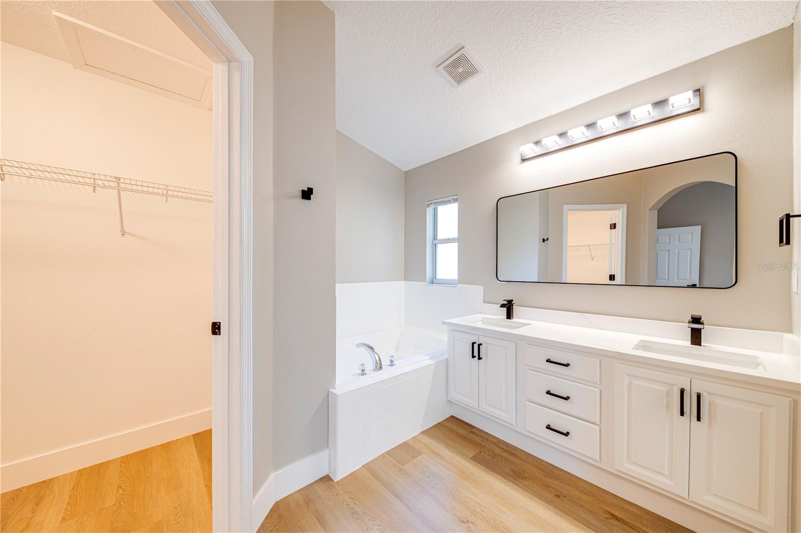 40042 PALM ST, LADY LAKE, FL, 32159