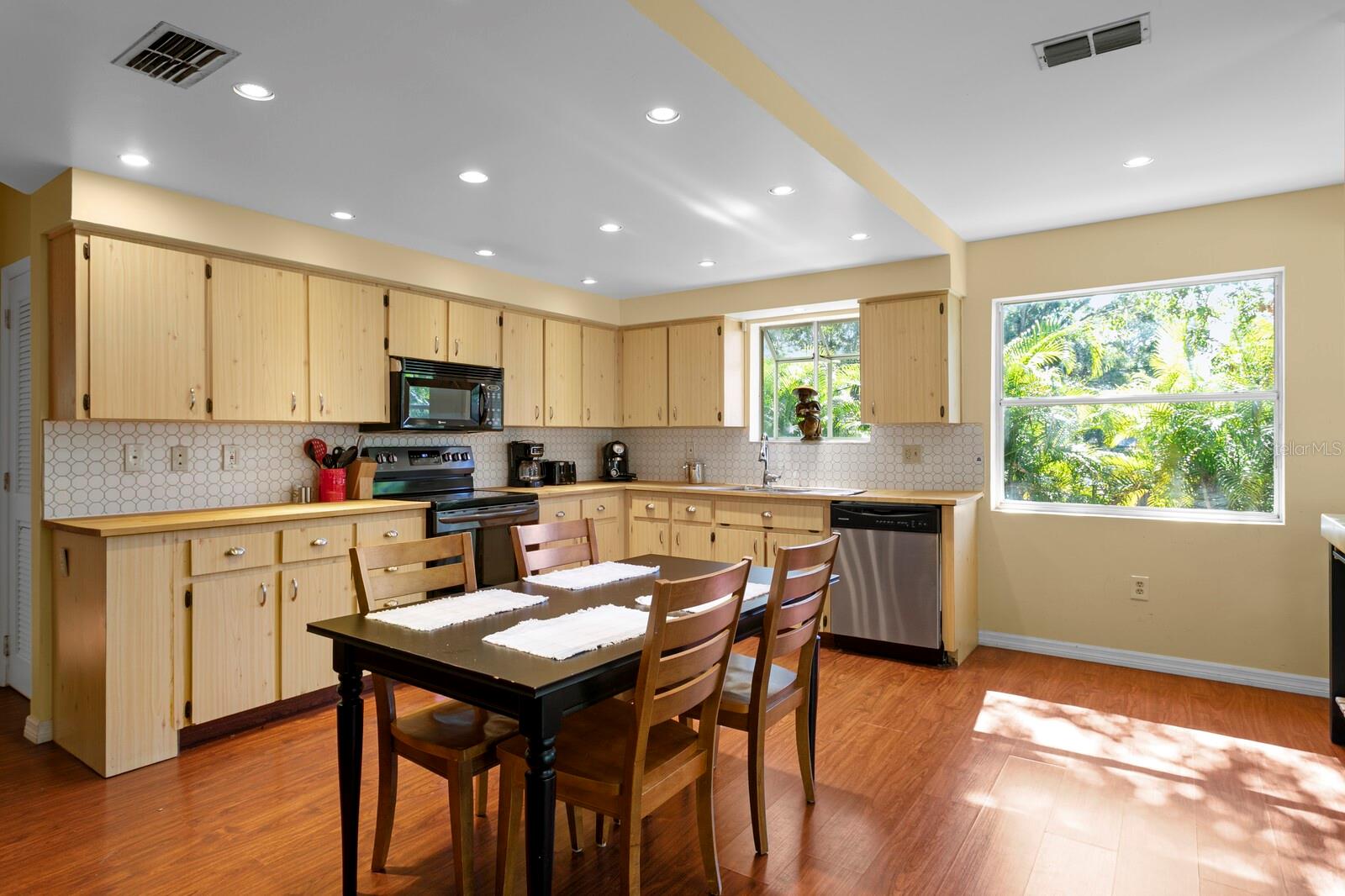 1343 HIGHLAND AVE, TARPON SPRINGS, FL, 34689