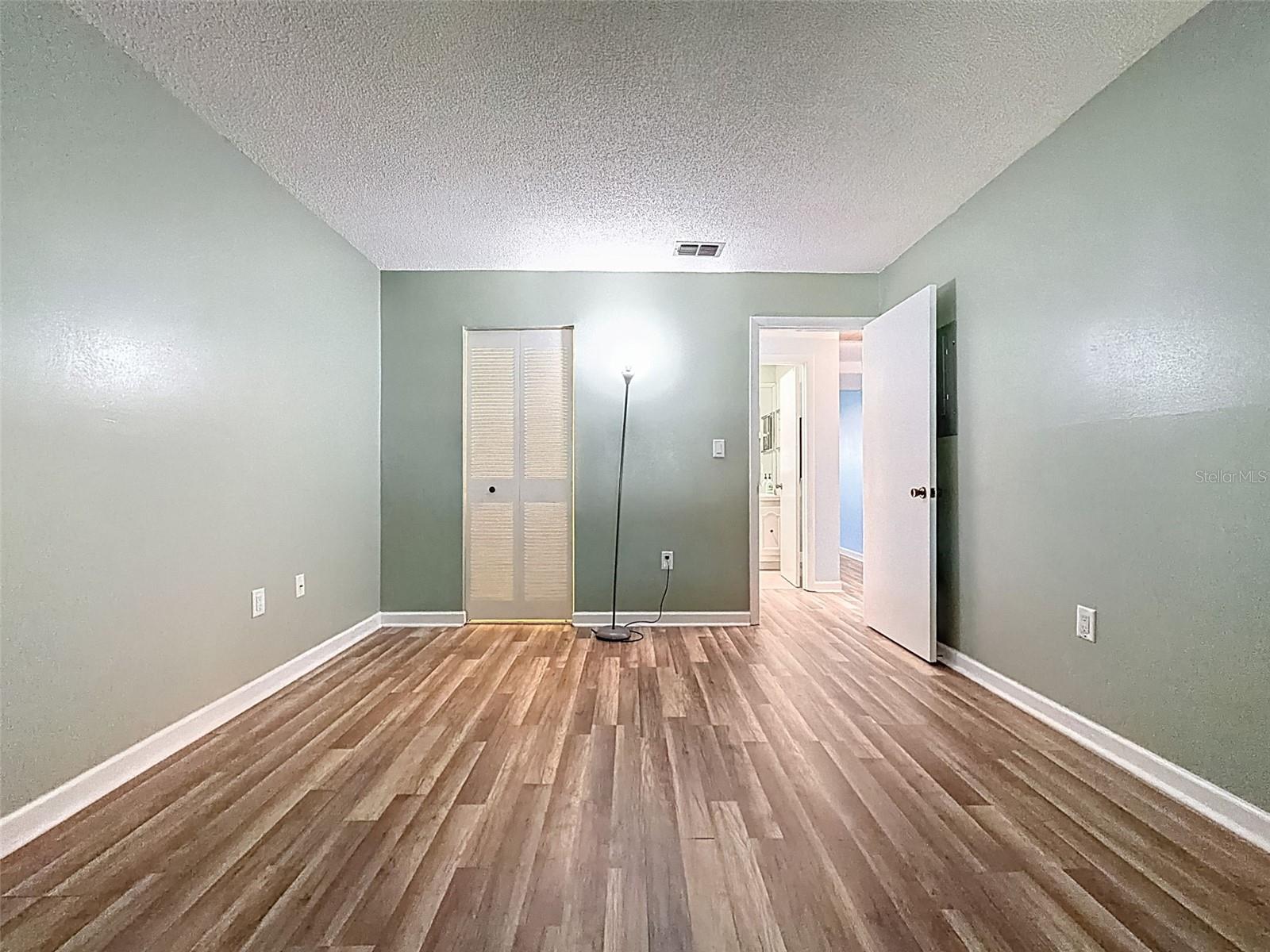 W7880616 Property Photo