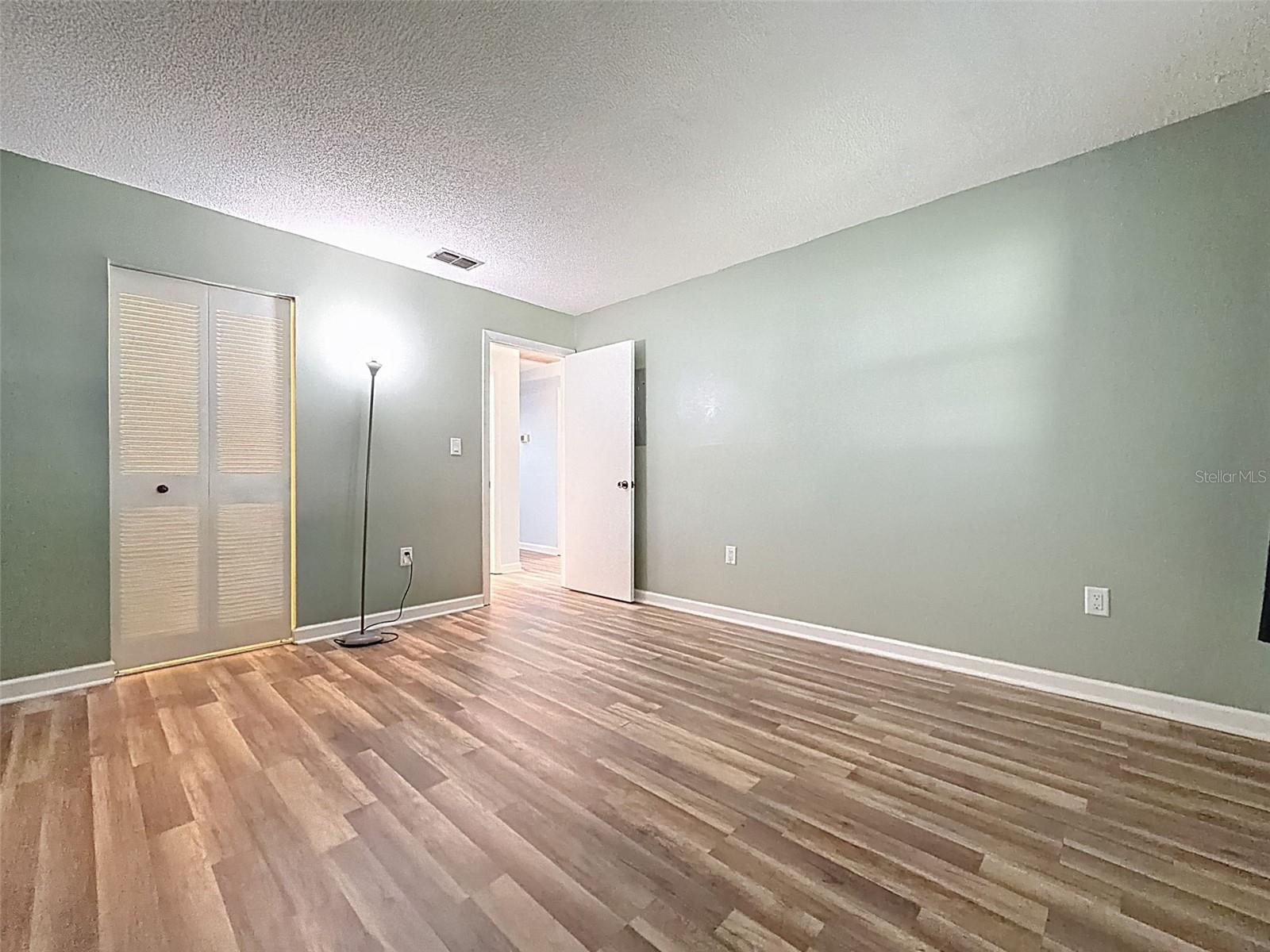 W7880616 Property Photo