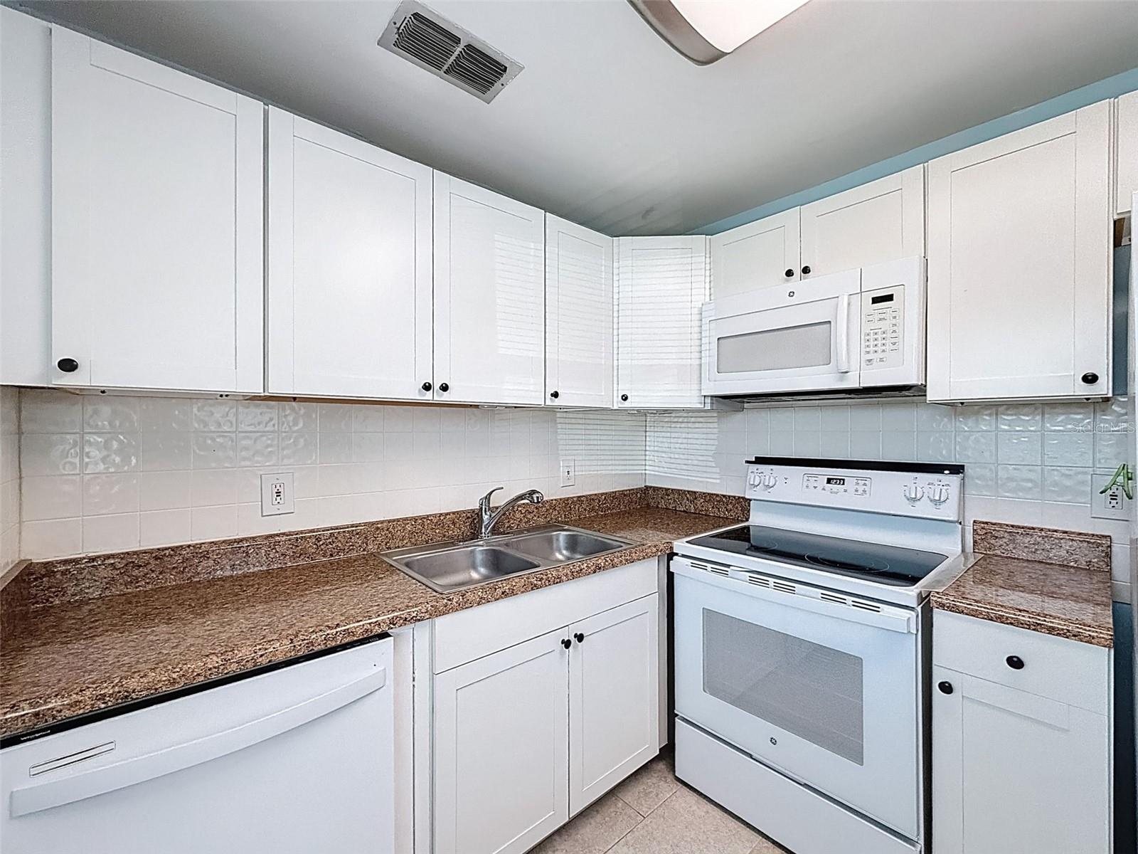 W7880616 Property Photo