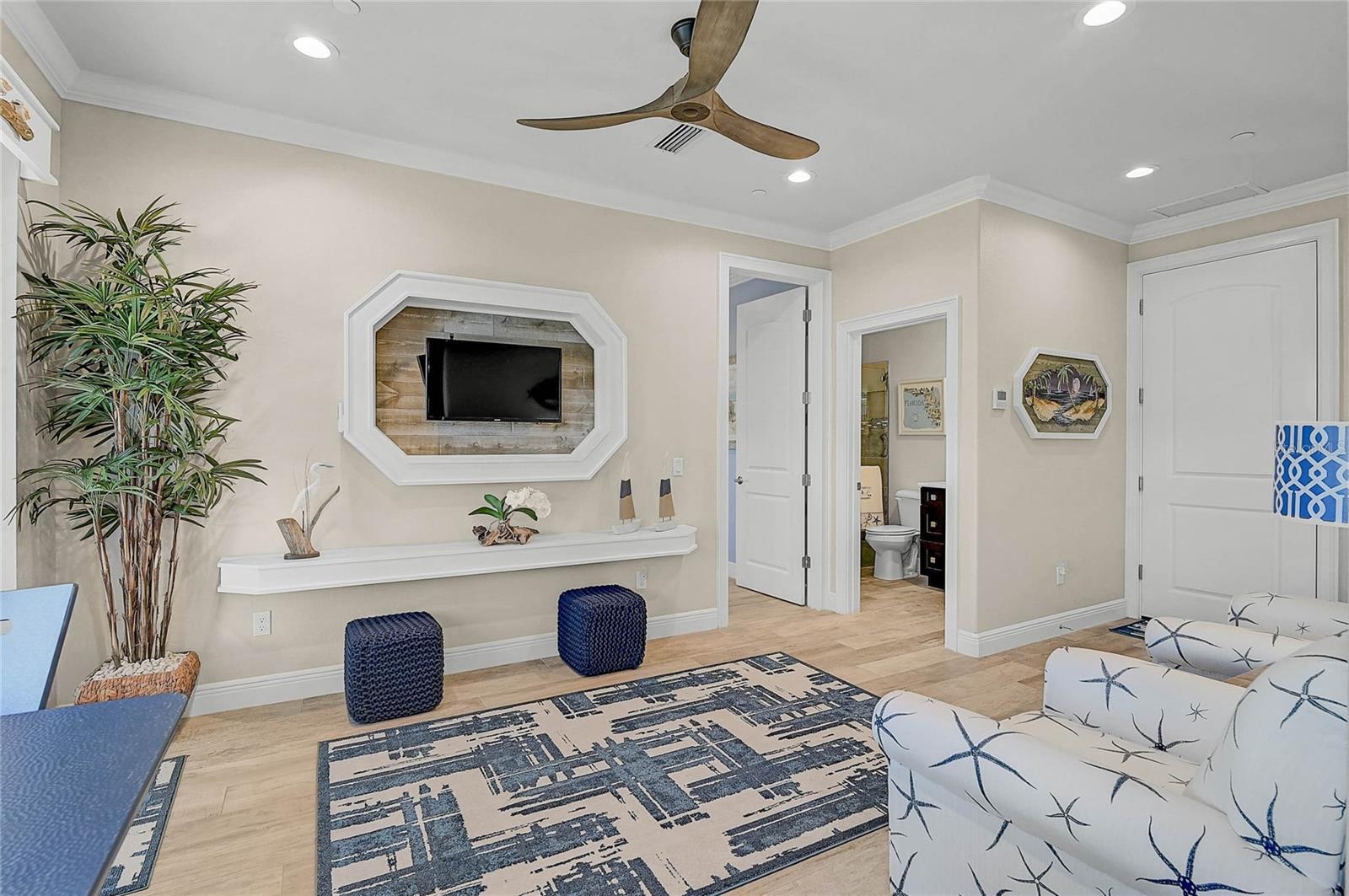 205 E VENICE AVE, VENICE, FL, 34285