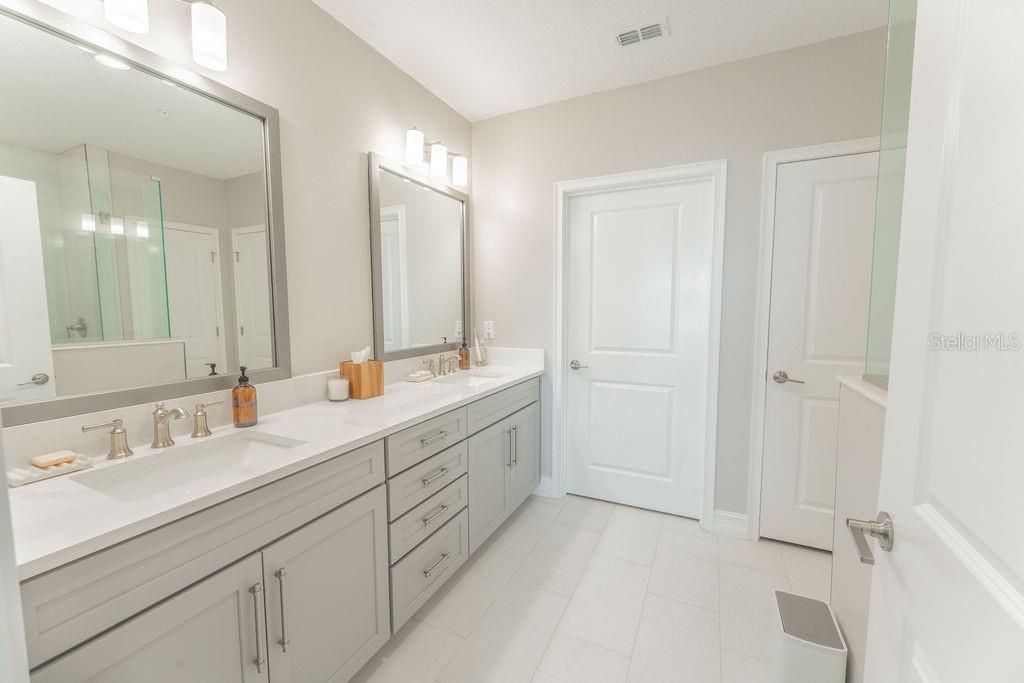 Primary owner's en-suite bathroom.