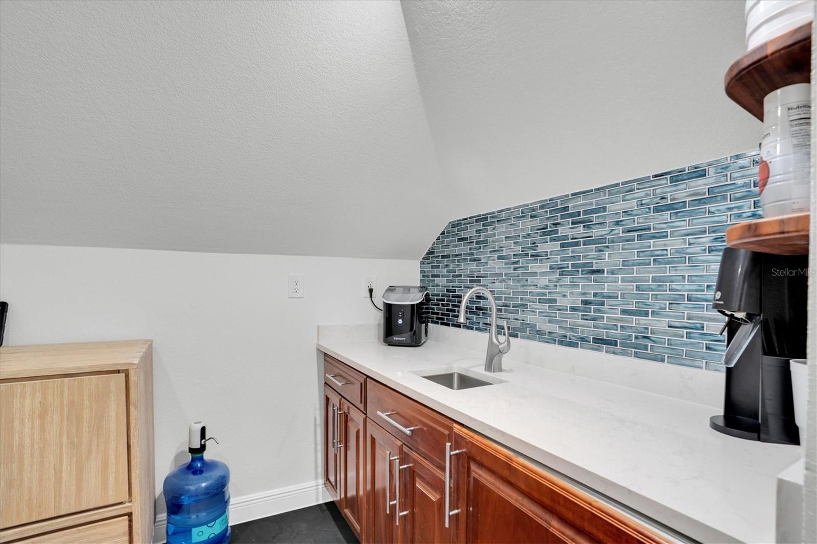 TB8446812 Property Photo