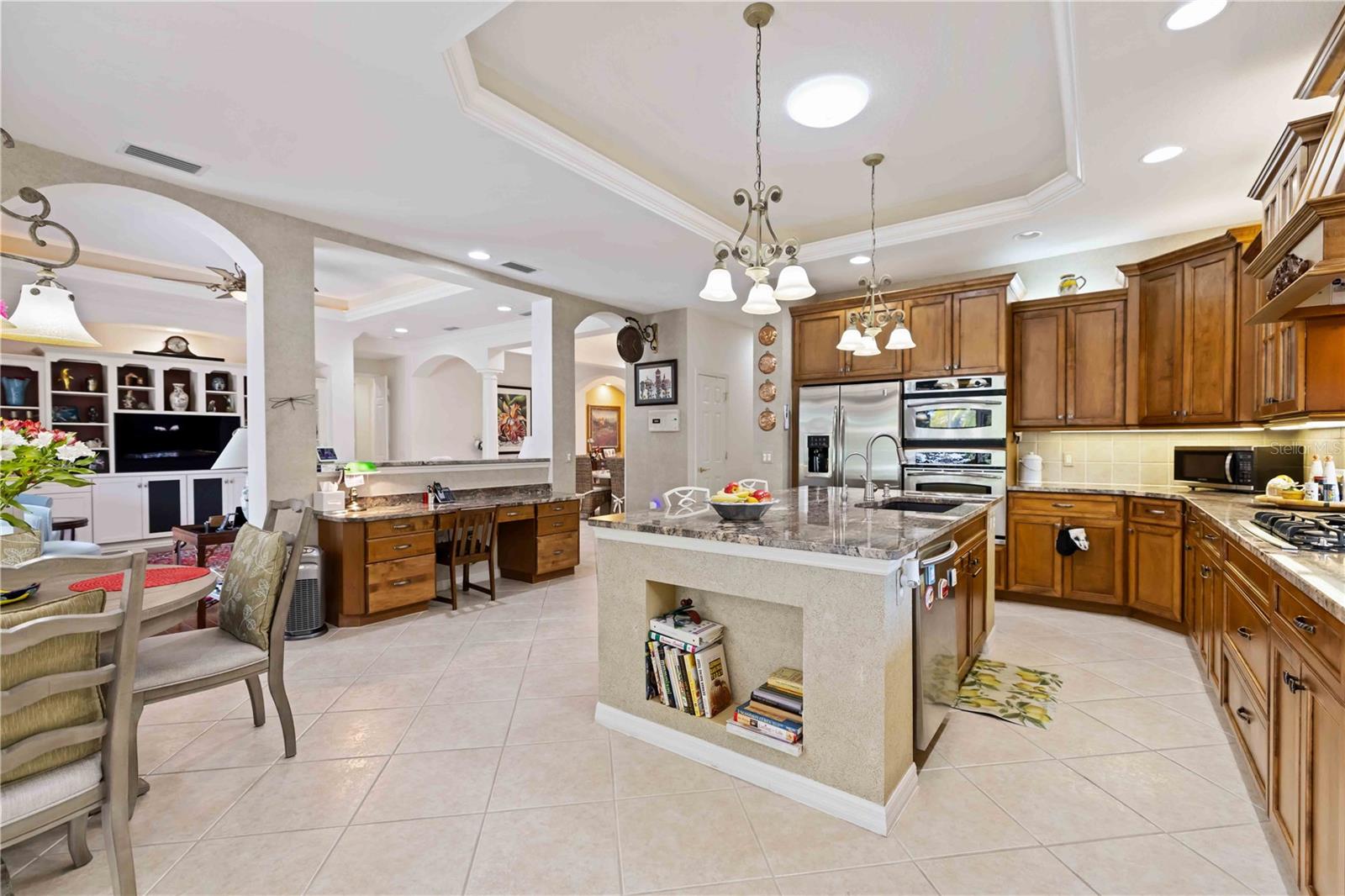 7621 CHARLESTON ST, UNIVERSITY PARK, FL, 34201