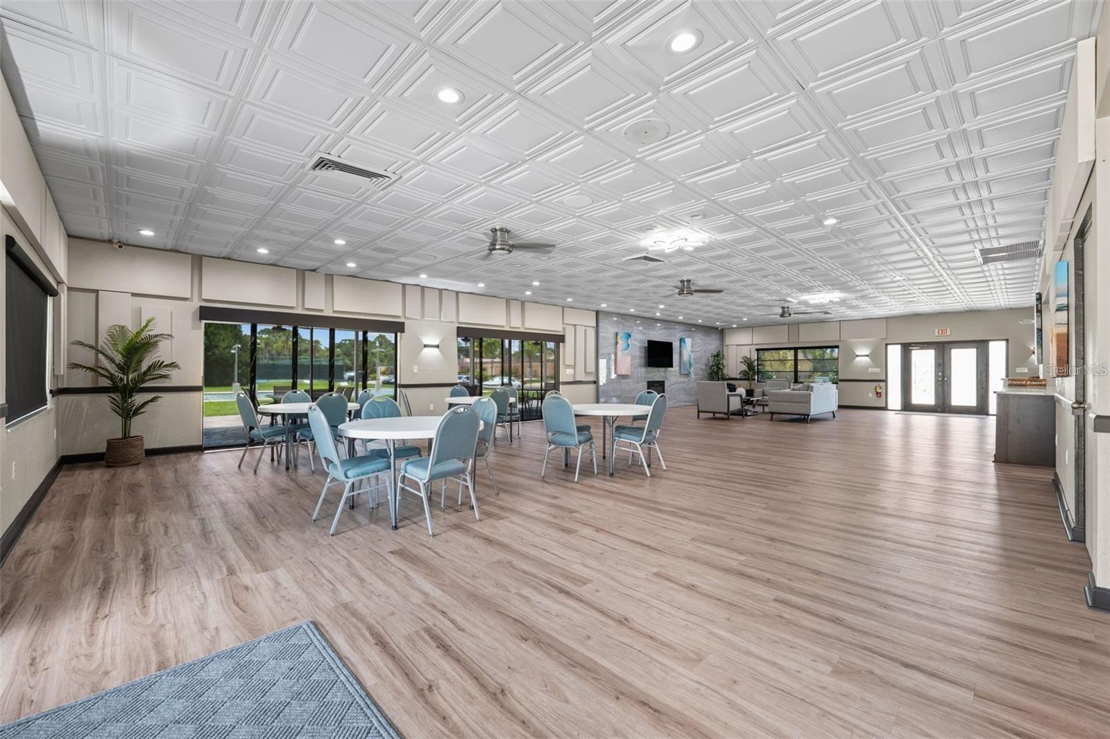 Picture was prior to amenities flooding. Most is up and running now but check with HOA for more details. They are just a few months out from full completion of the club house.