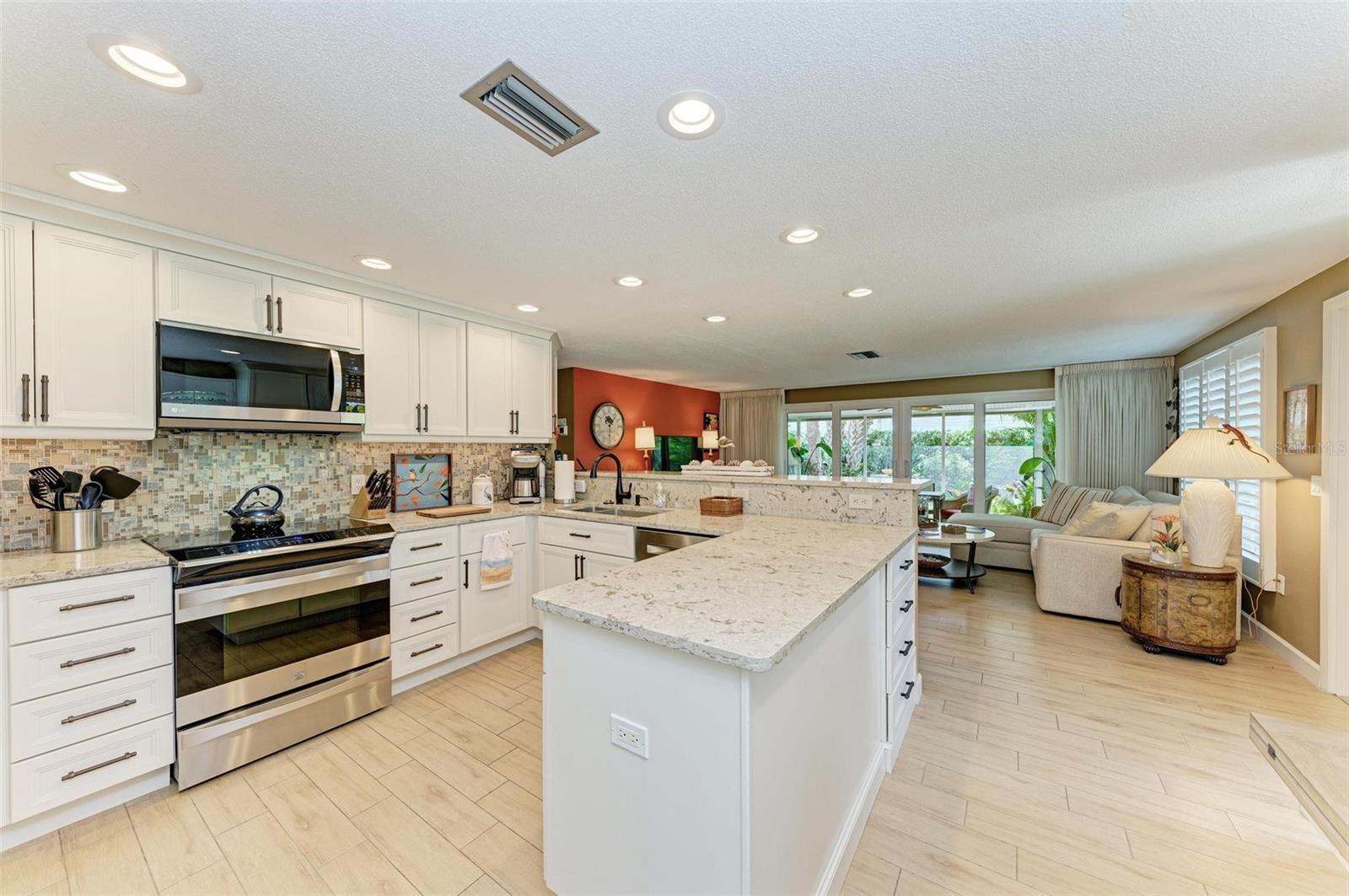 136 CRESCENT DR, ANNA MARIA, FL, 34216