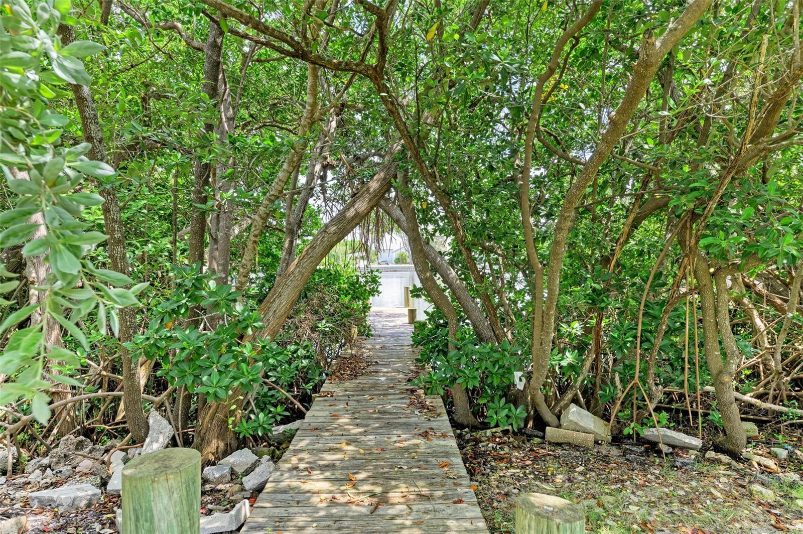 136 CRESCENT DR, ANNA MARIA, FL, 34216