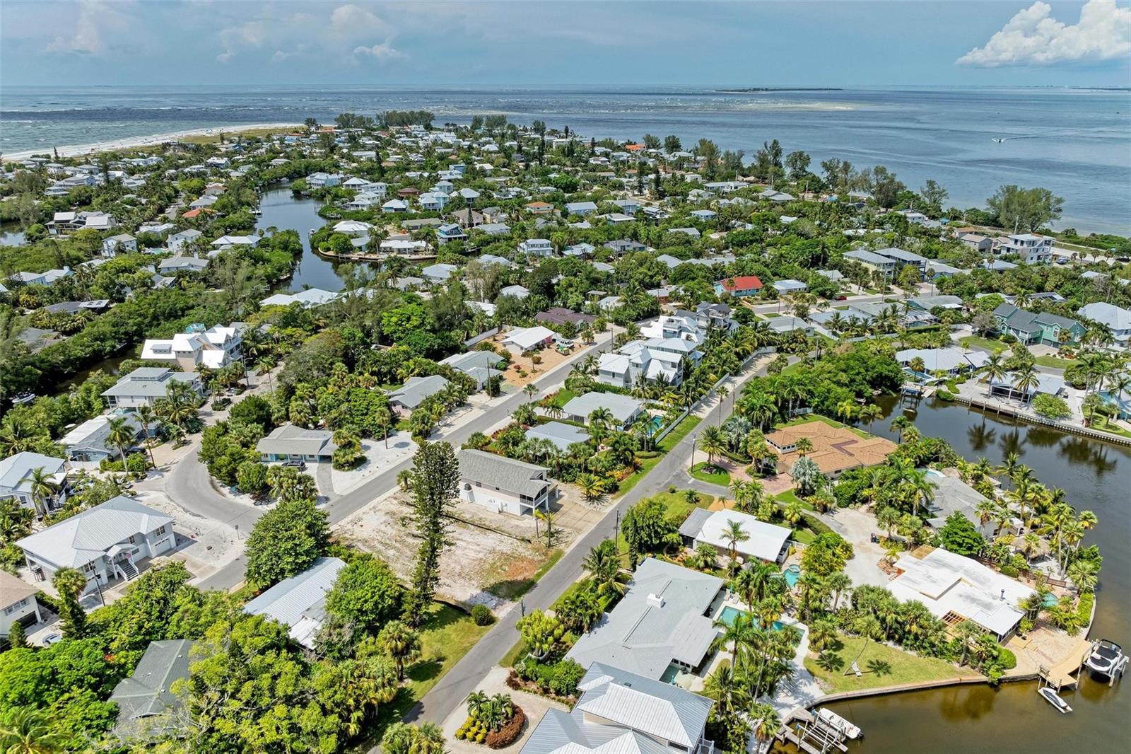 136 CRESCENT DR, ANNA MARIA, FL, 34216