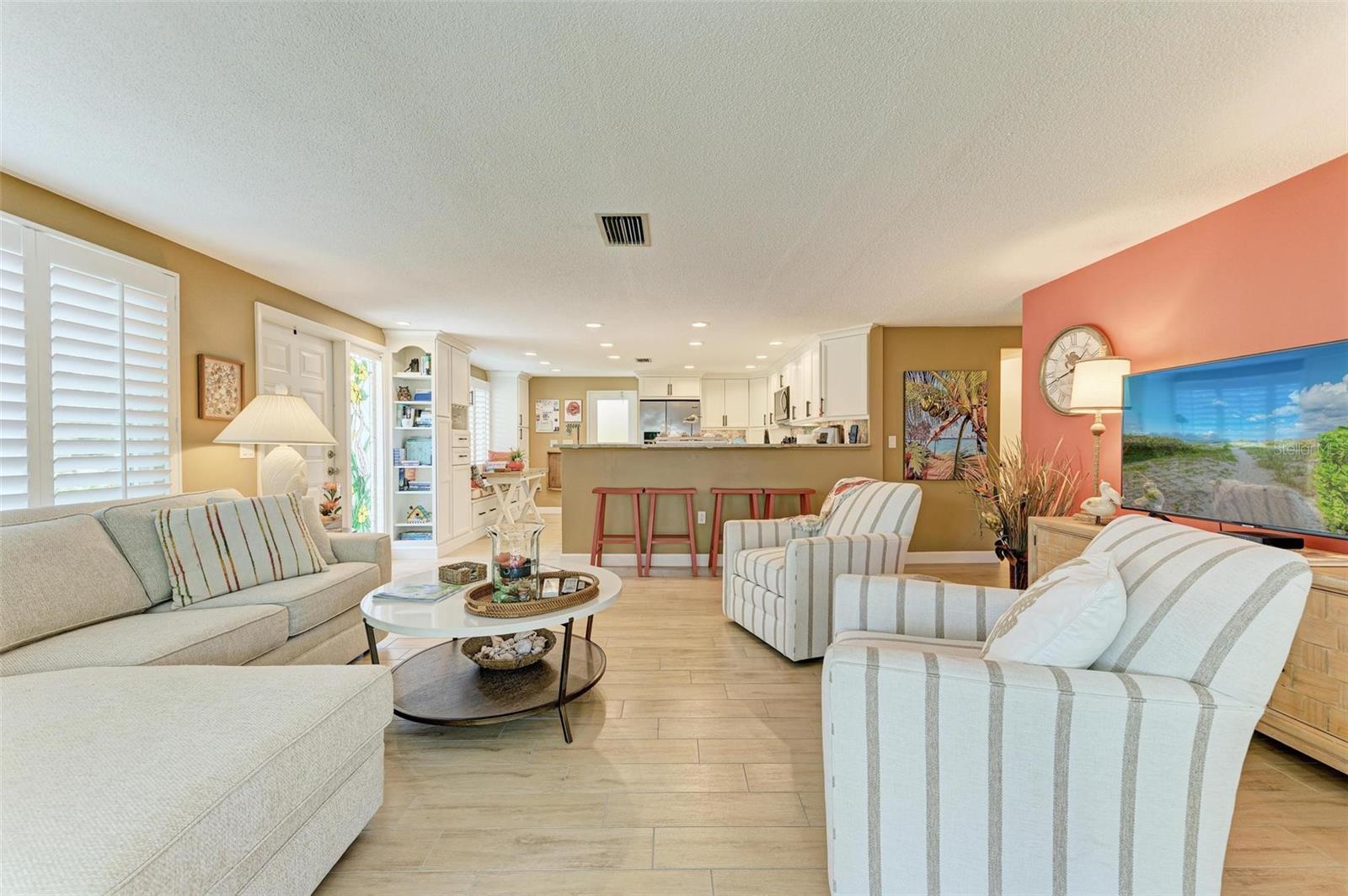 136 CRESCENT DR, ANNA MARIA, FL, 34216