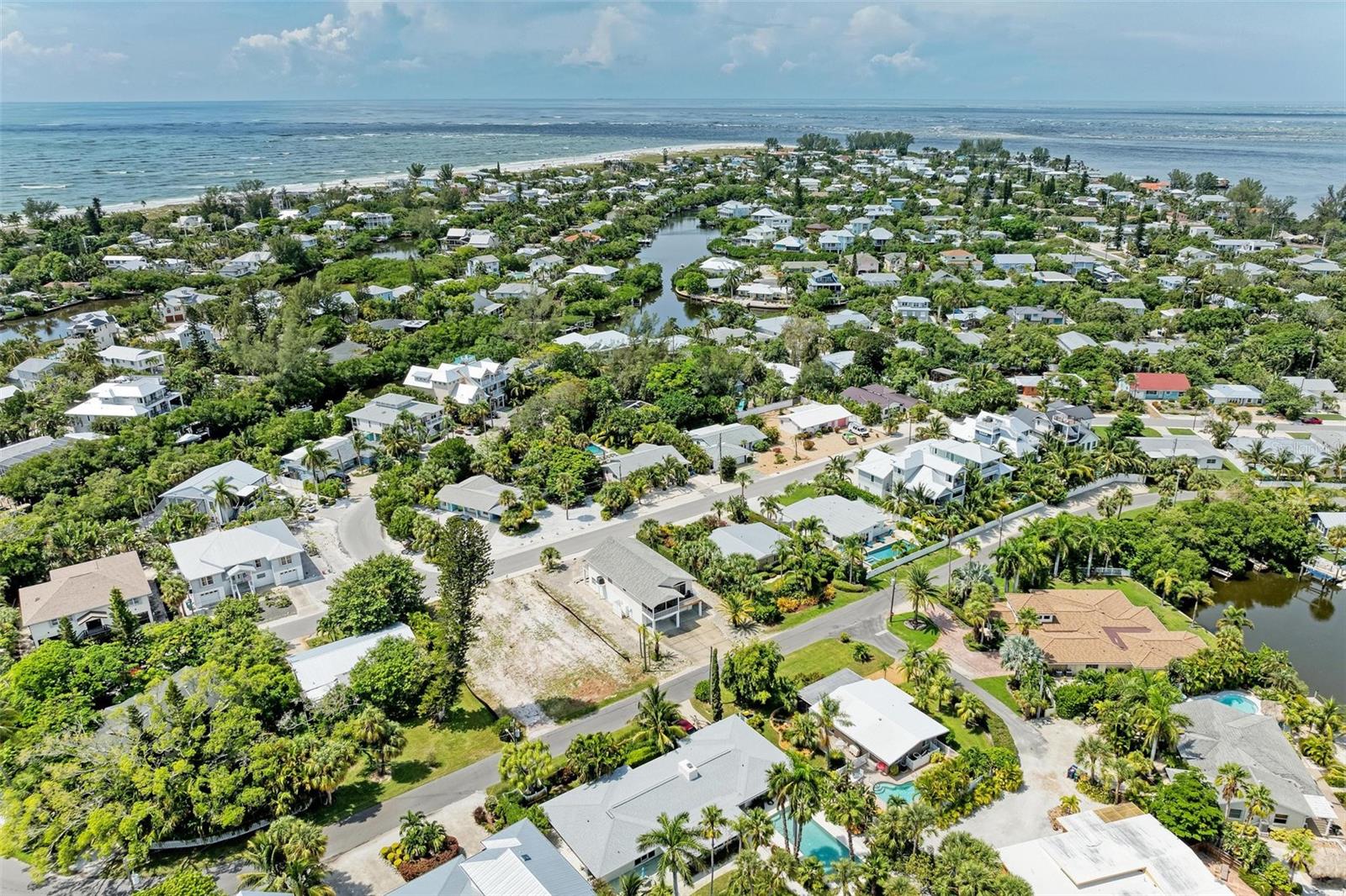 136 CRESCENT DR, ANNA MARIA, FL, 34216