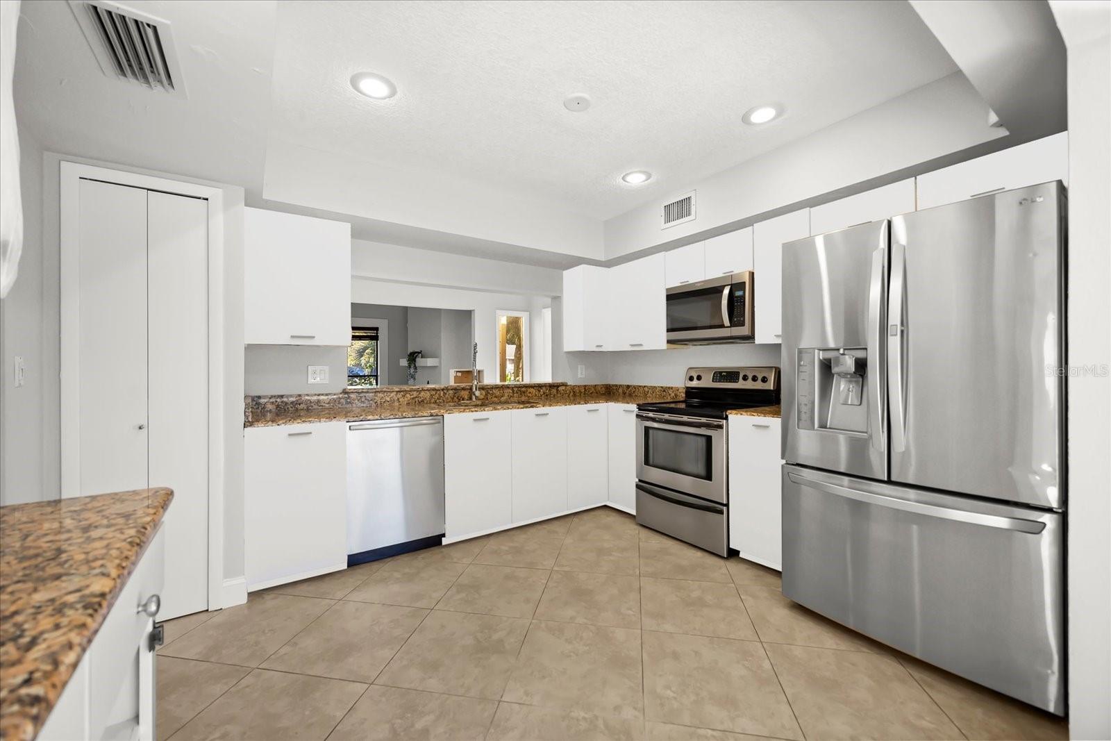 366 WEKIVA COVE RD, LONGWOOD, FL, 32779