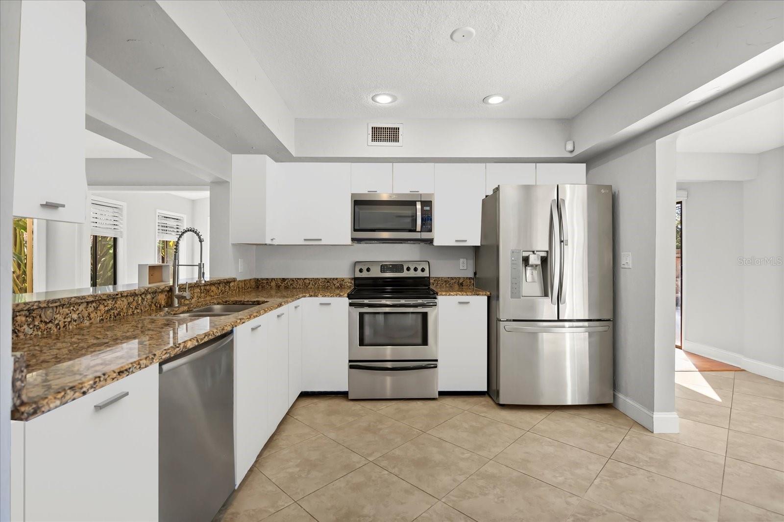 366 WEKIVA COVE RD, LONGWOOD, FL, 32779