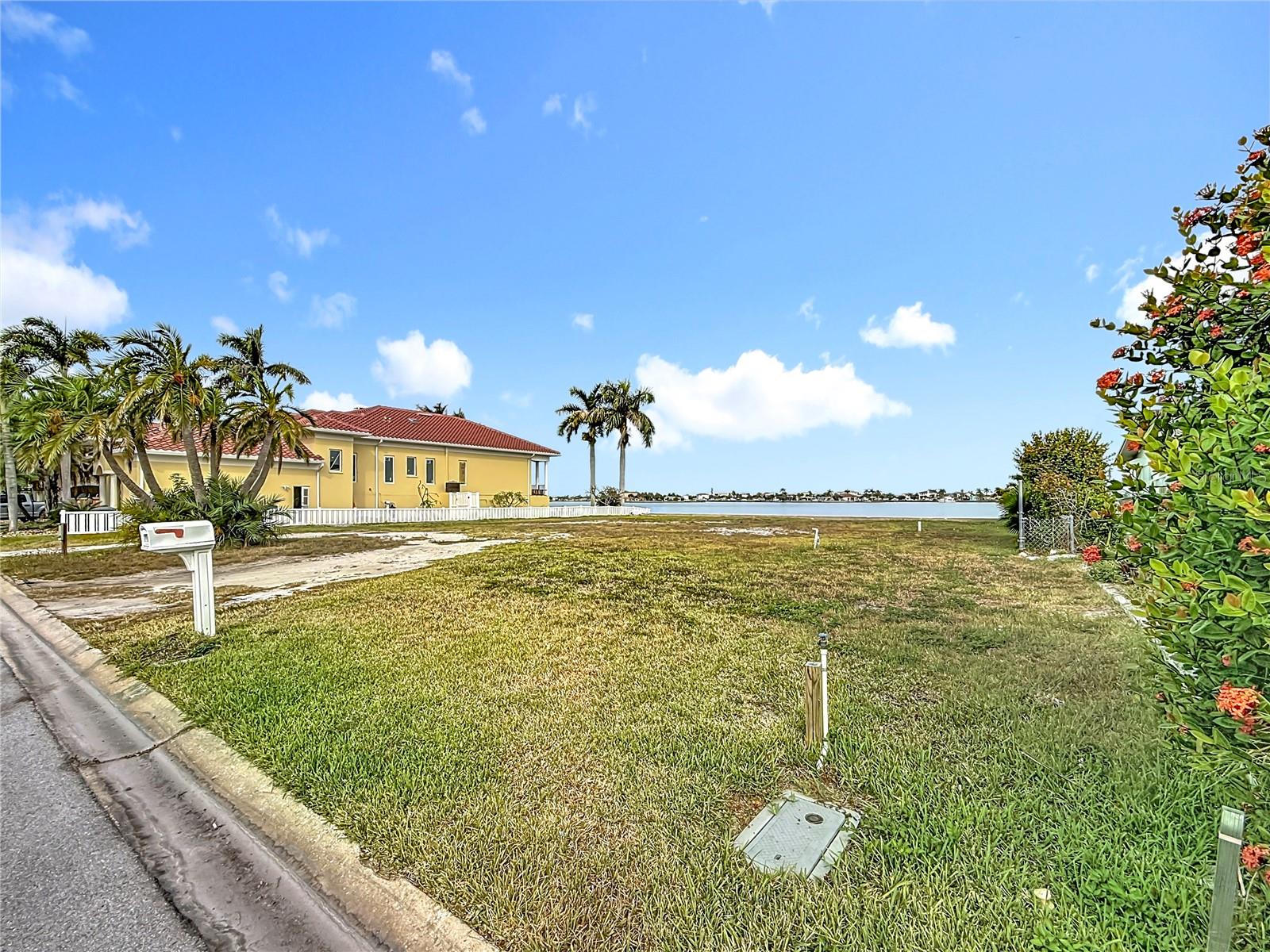 12 PARADISE LN, TREASURE ISLAND, FL, 33706