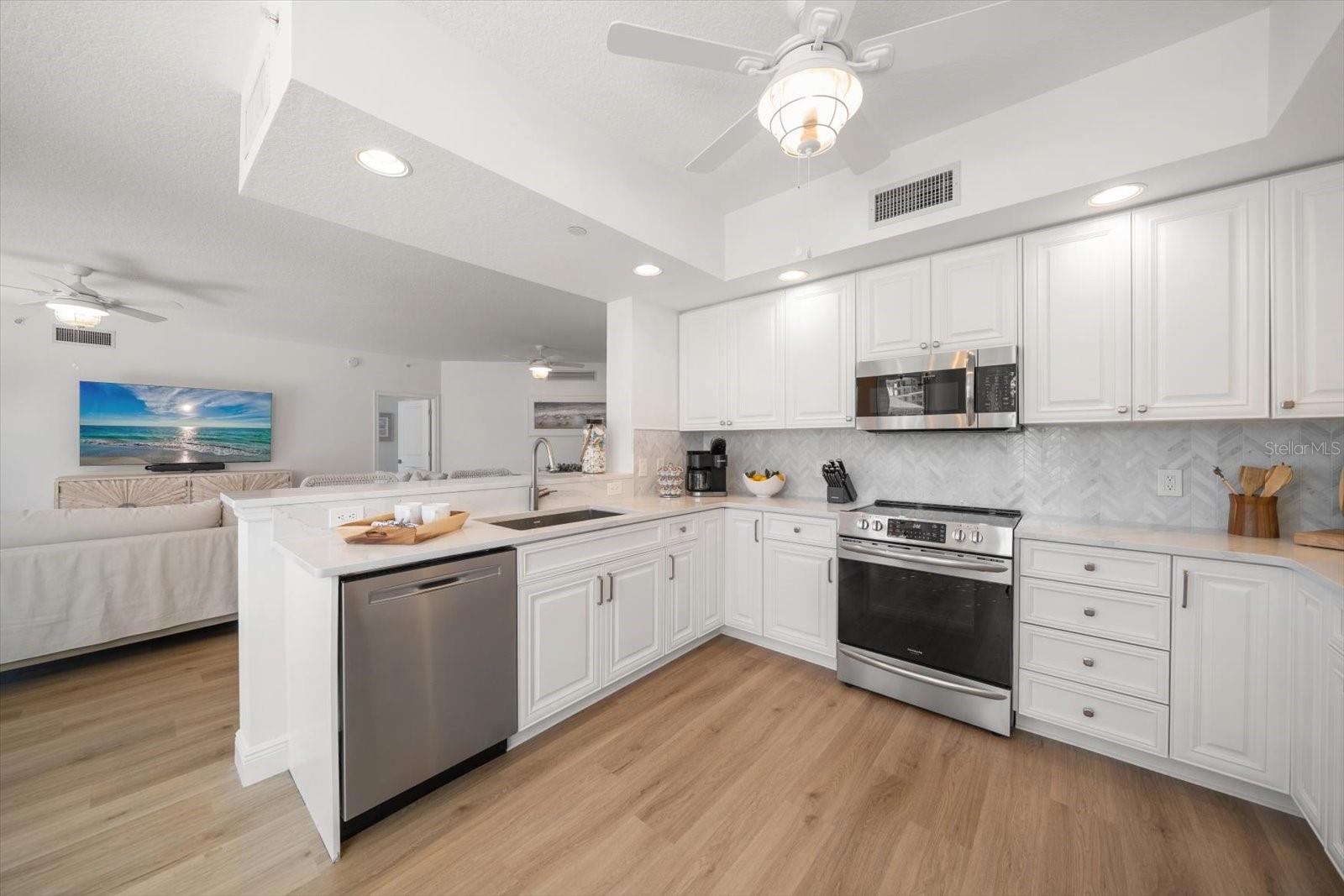 521 MANDALAY AVE #701, CLEARWATER BEACH, FL, 33767