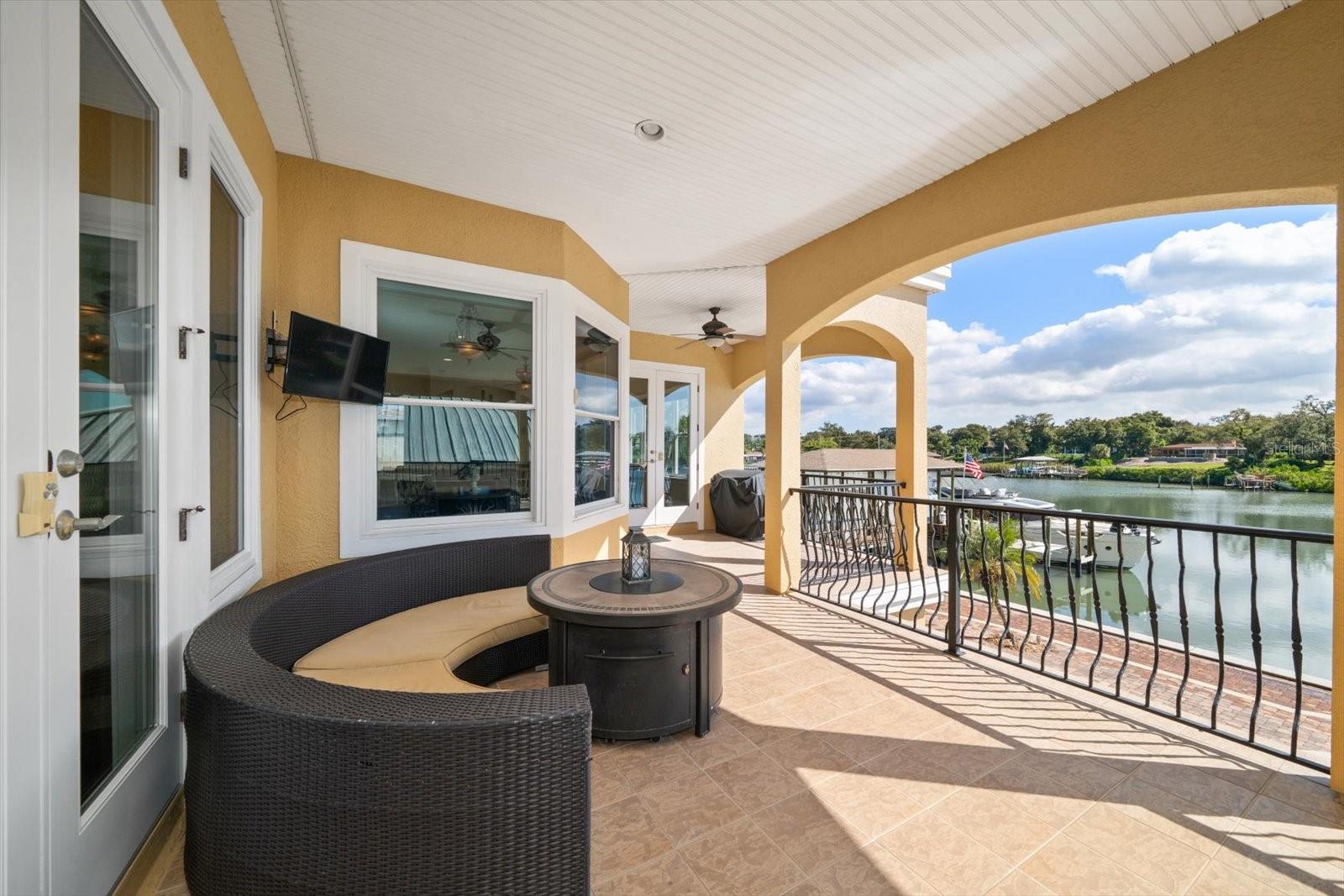 TB8447033 Property Photo