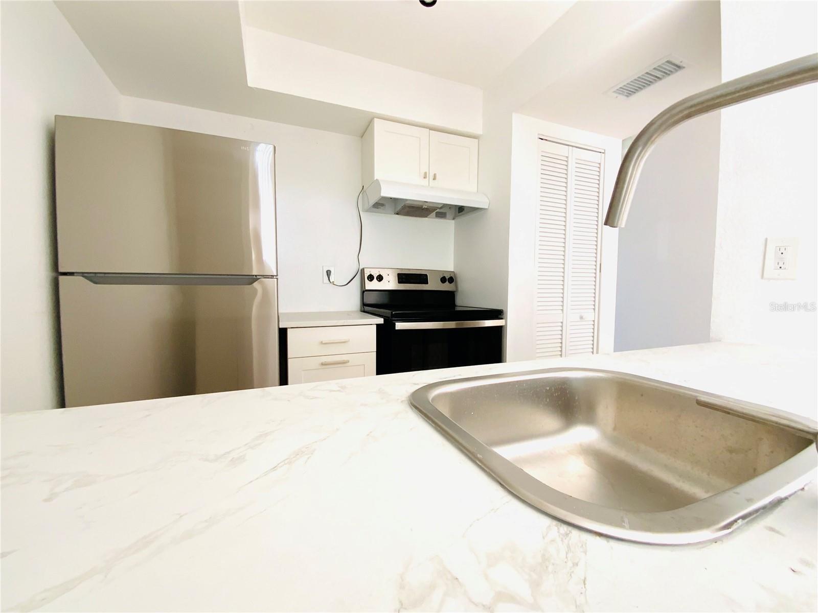 7200 E BANK DR, TAMPA, FL, 33617