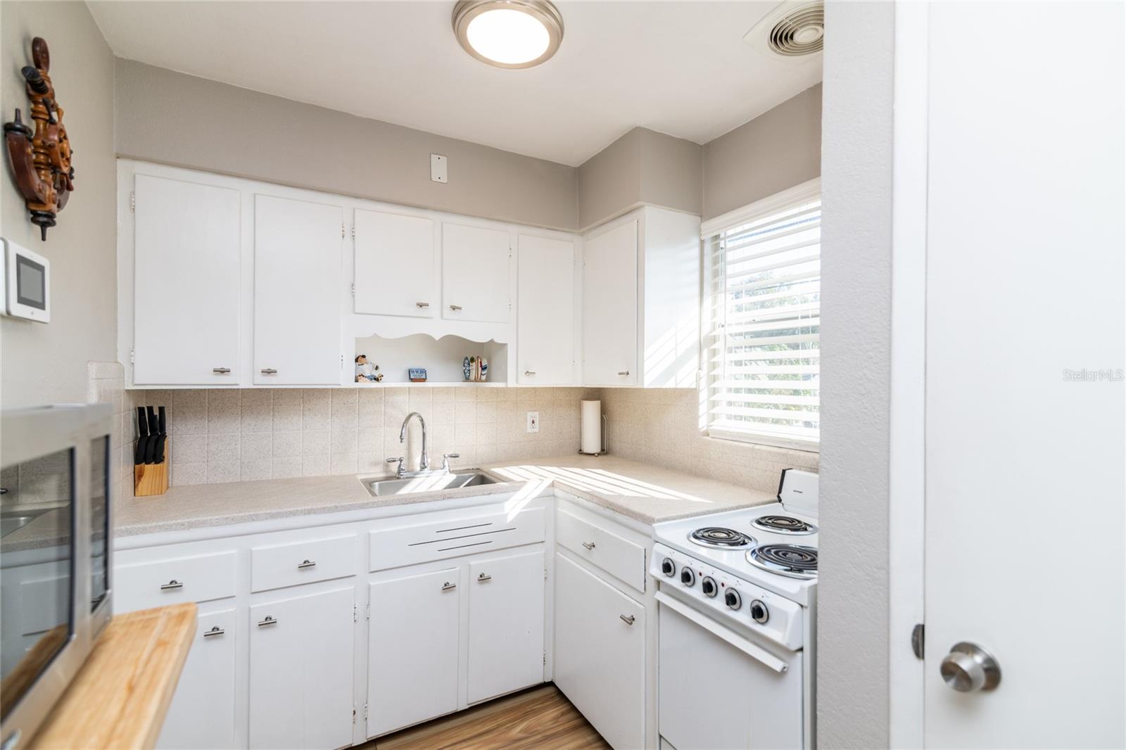 TB8447083 Property Photo