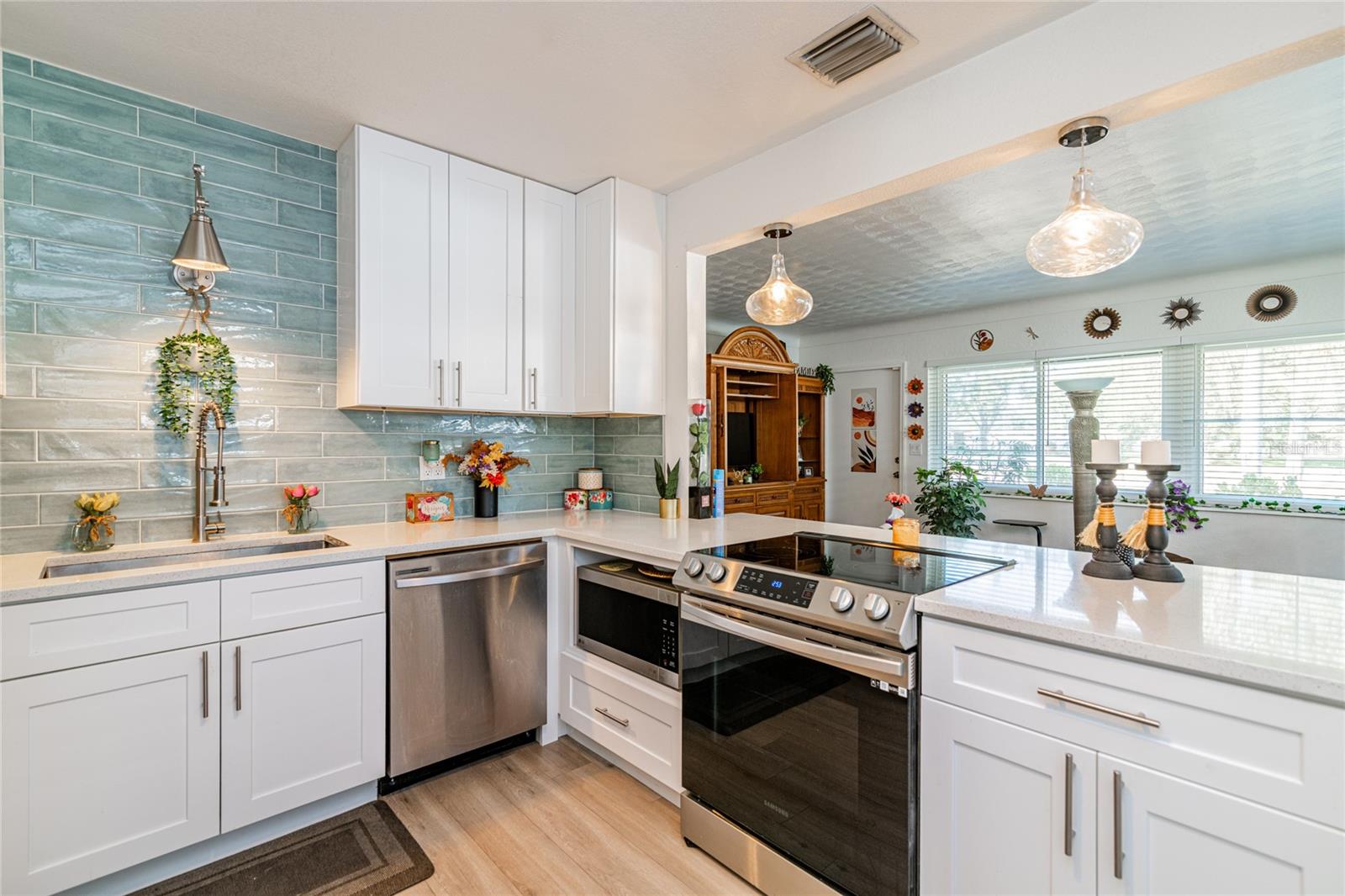 TB8447083 Property Photo