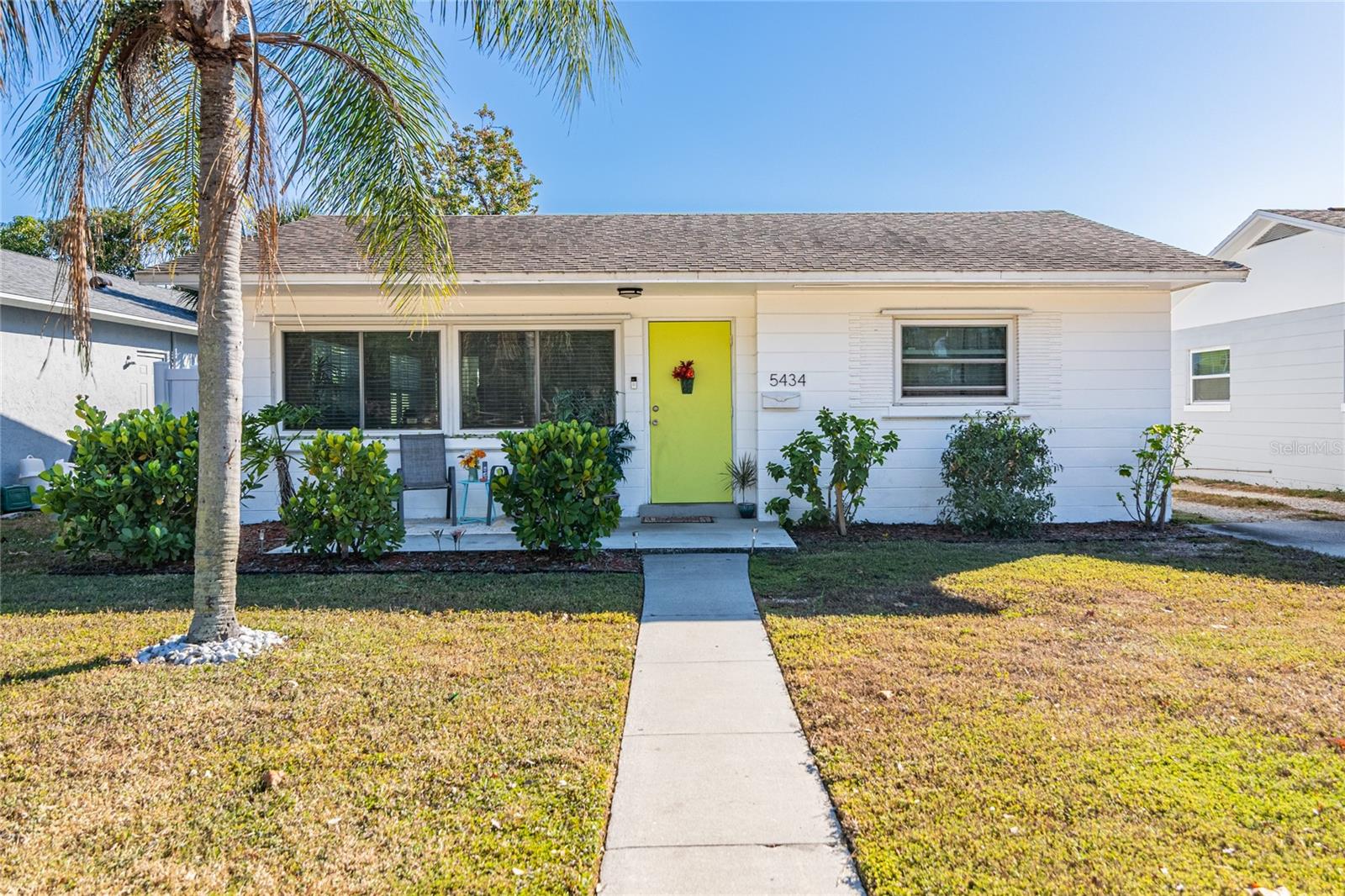 TB8447083 Property Photo