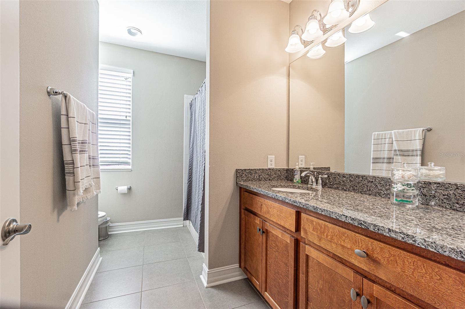 Ensuite Bat to Bedroom 3