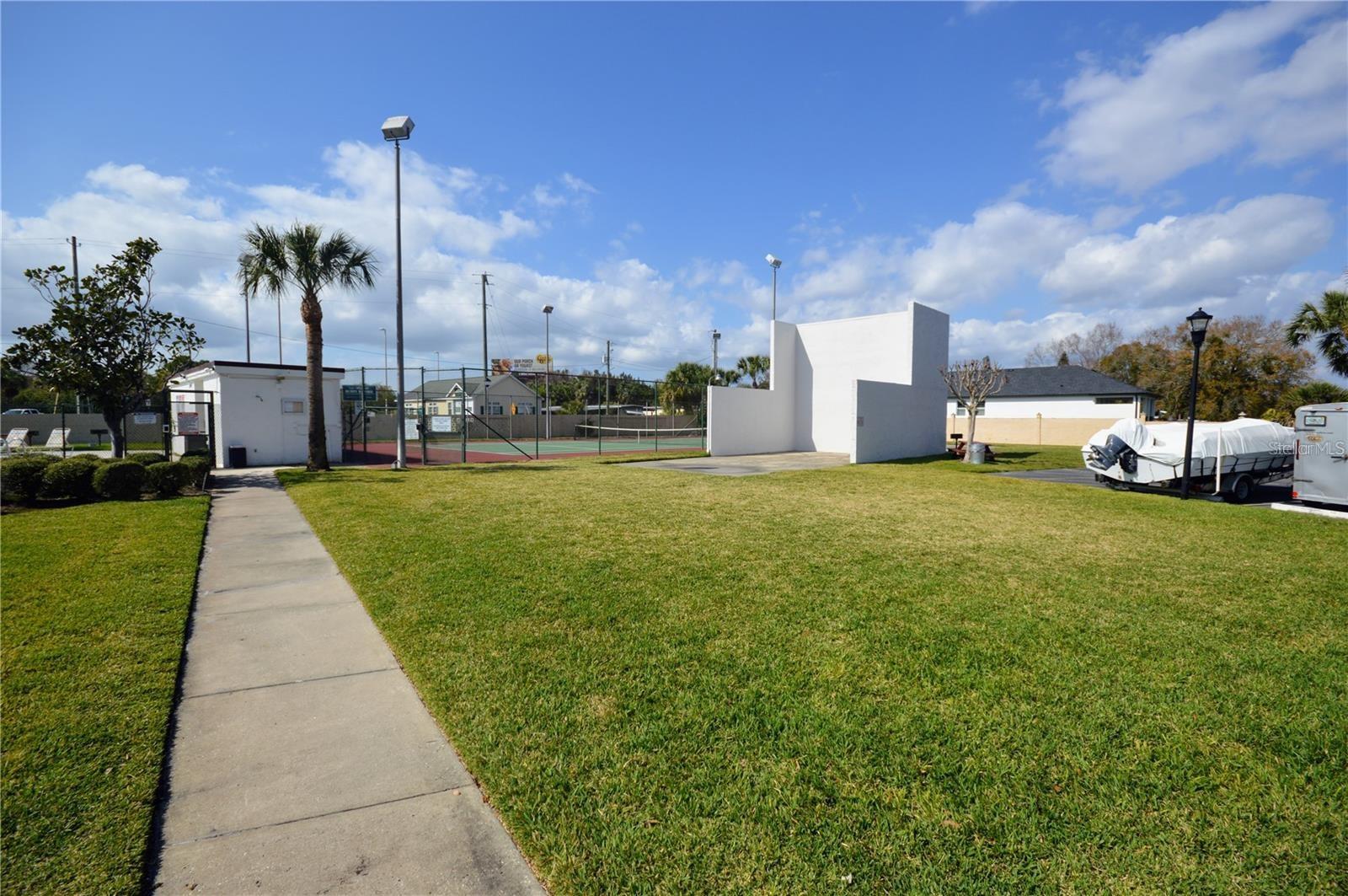 9109 W HILLSBOROUGH AVE #J207, TAMPA, FL, 33615