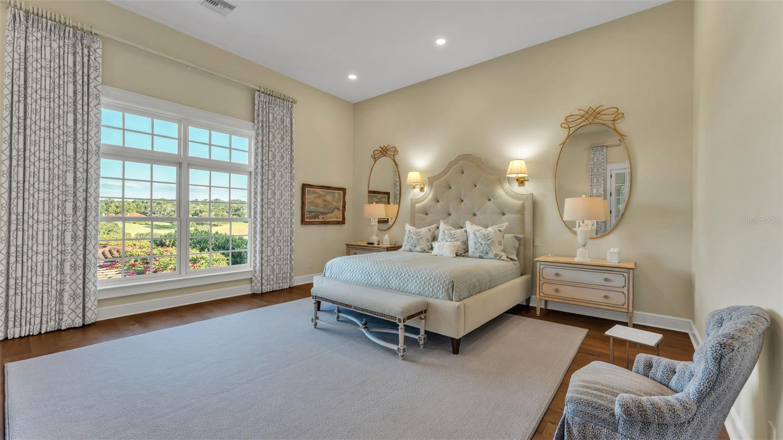 P4936999 Property Photo