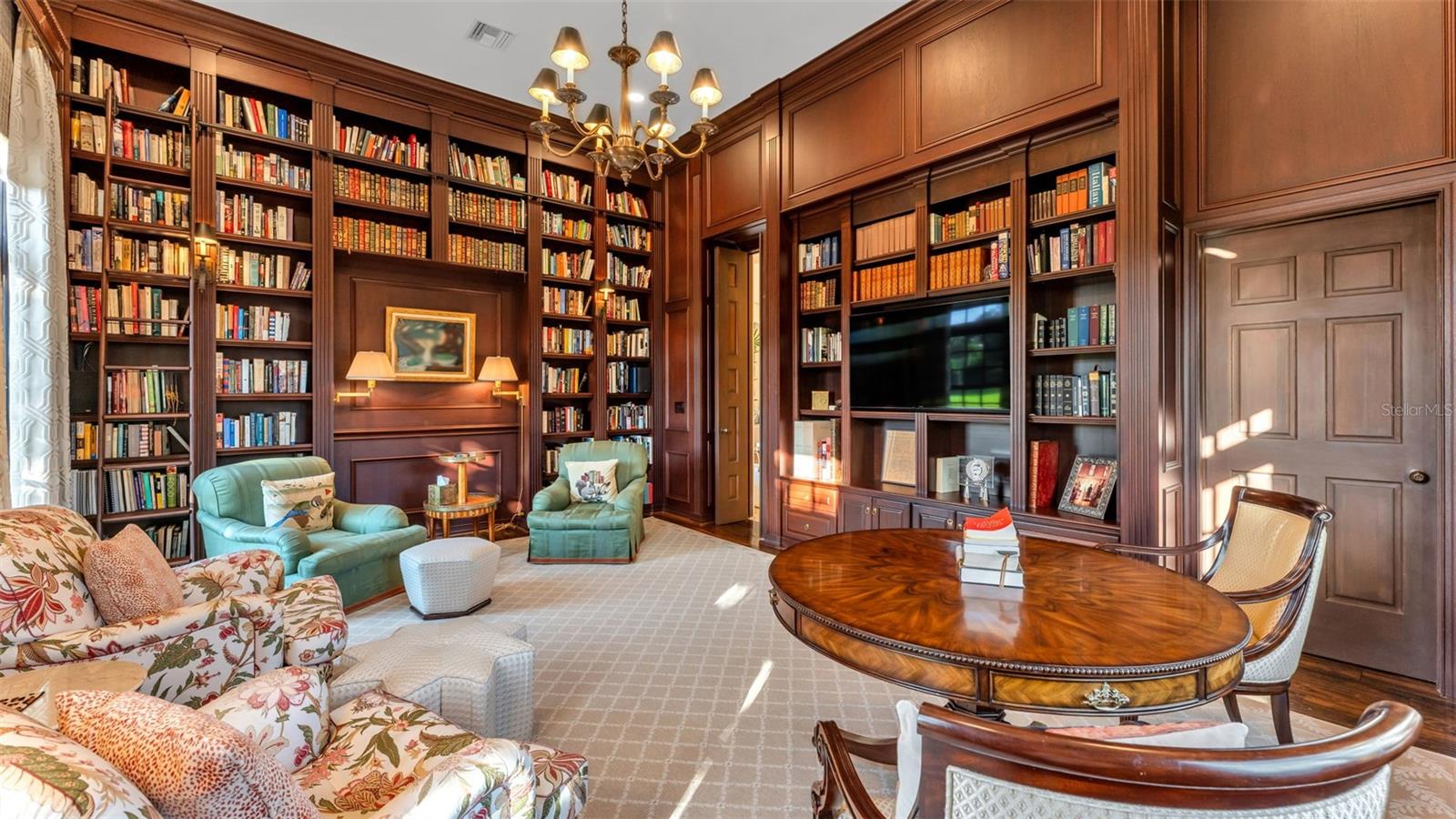 P4936999 Property Photo