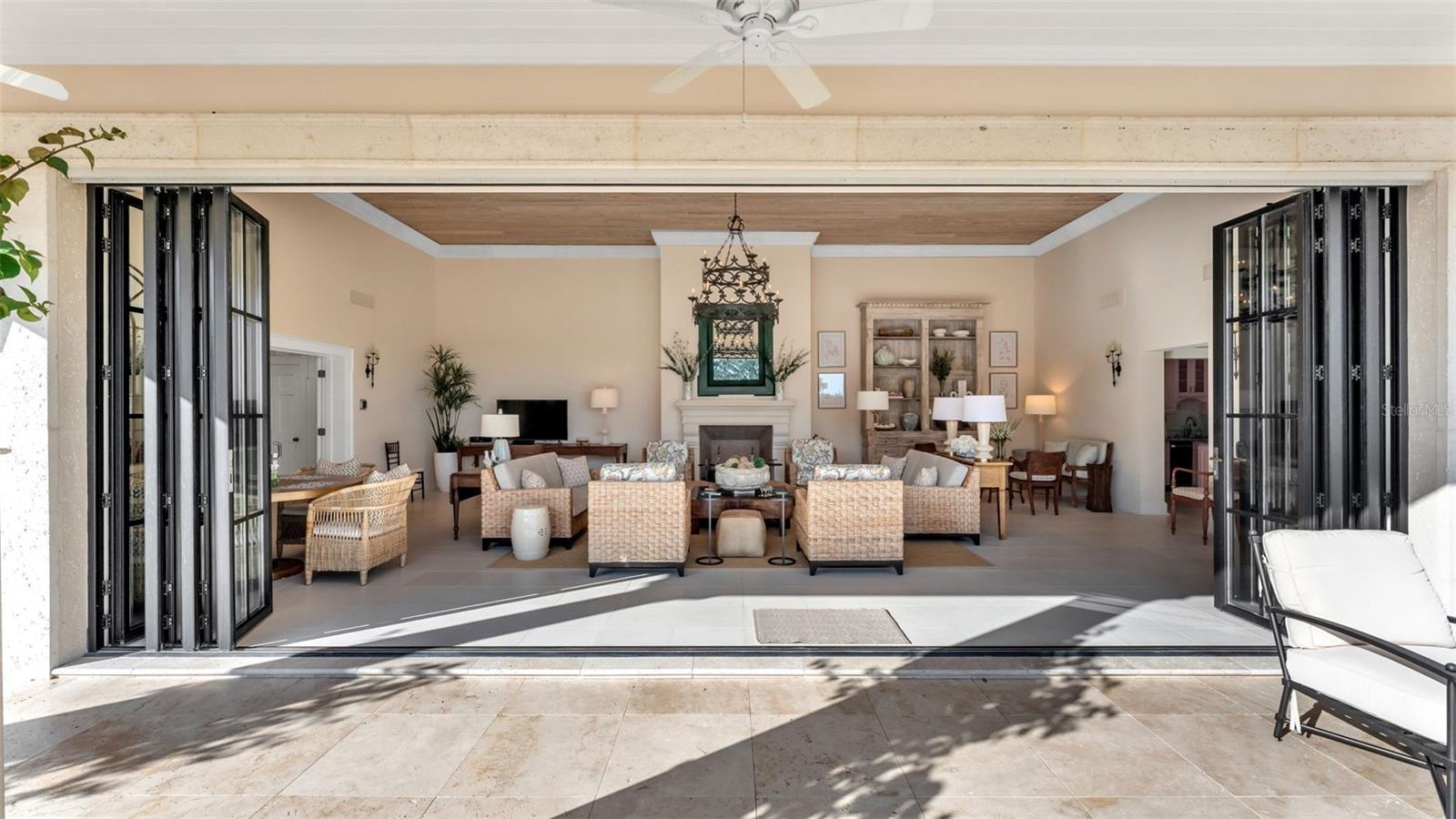 P4936999 Property Photo