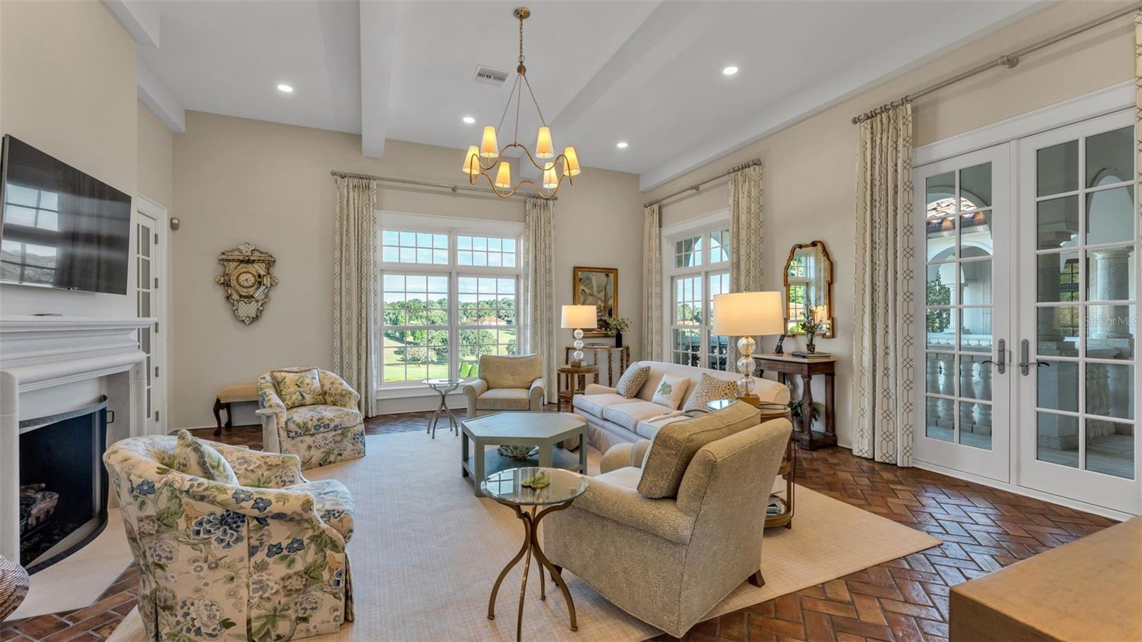 P4936999 Property Photo