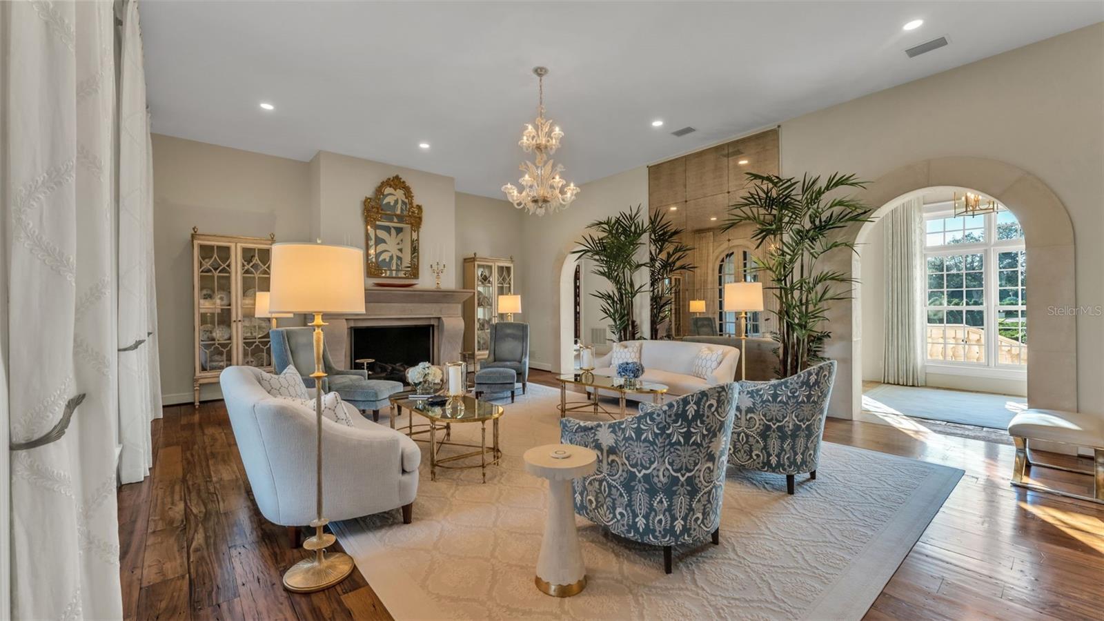 P4936999 Property Photo