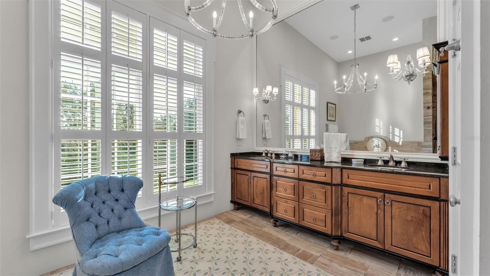 P4936999 Property Photo