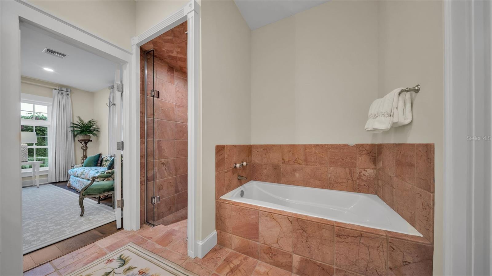 P4936999 Property Photo