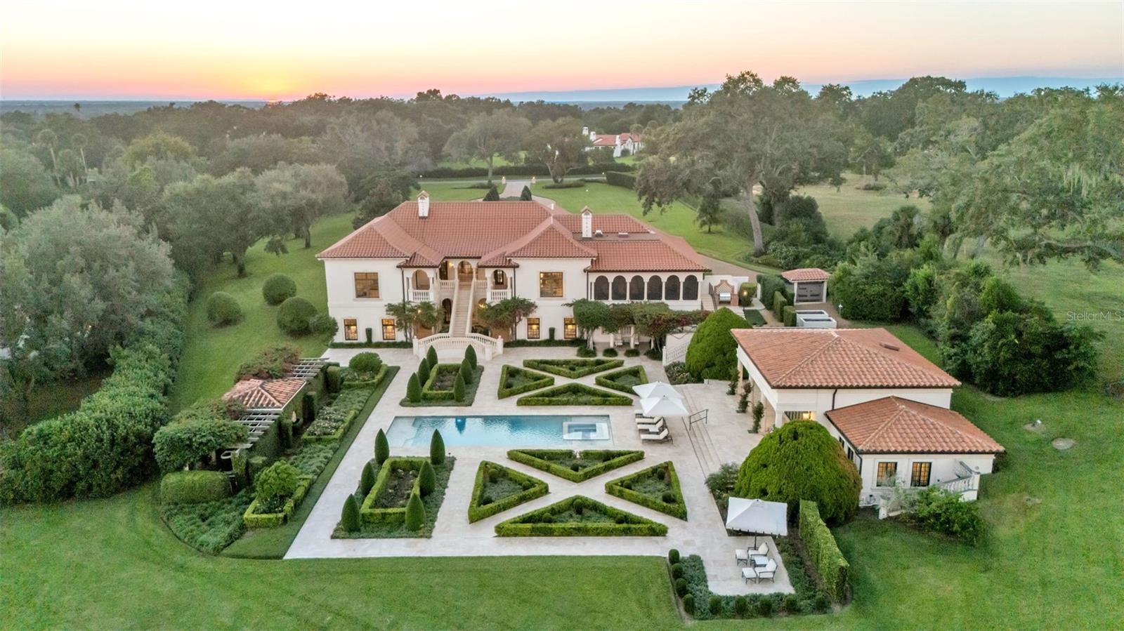 P4936999 Property Photo