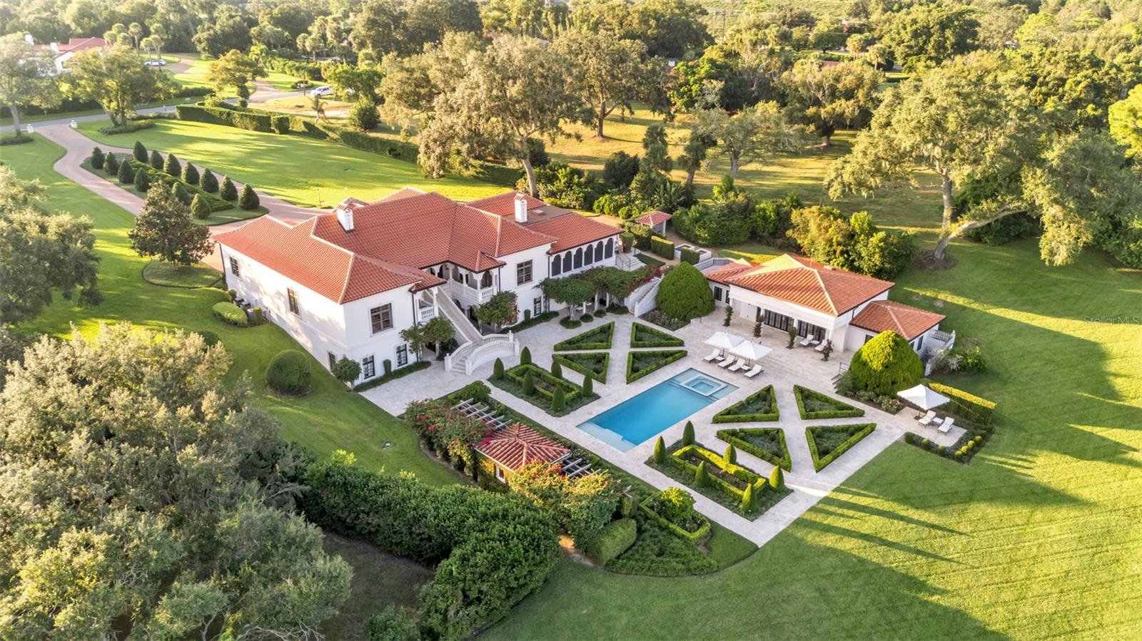 P4936999 Property Photo