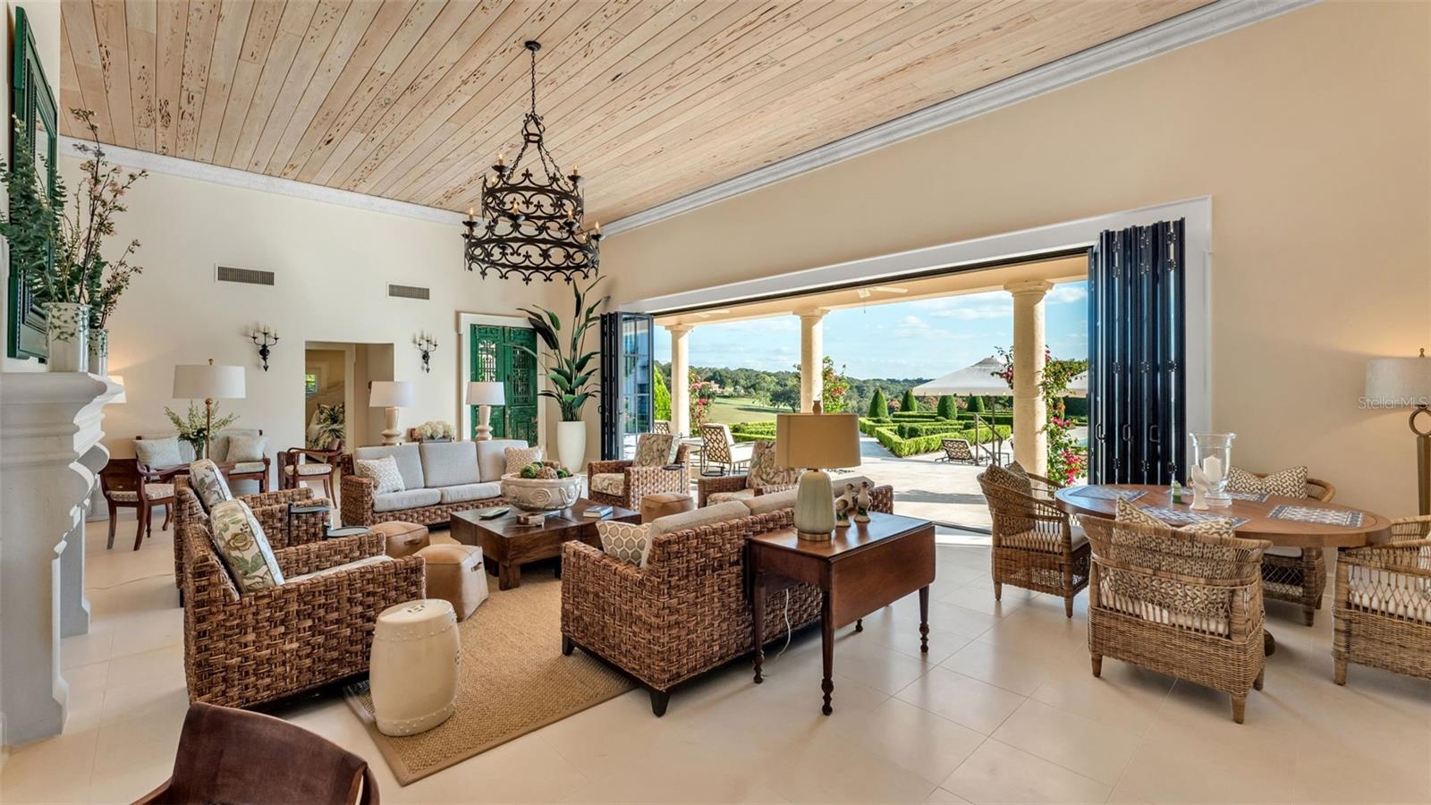 P4936999 Property Photo