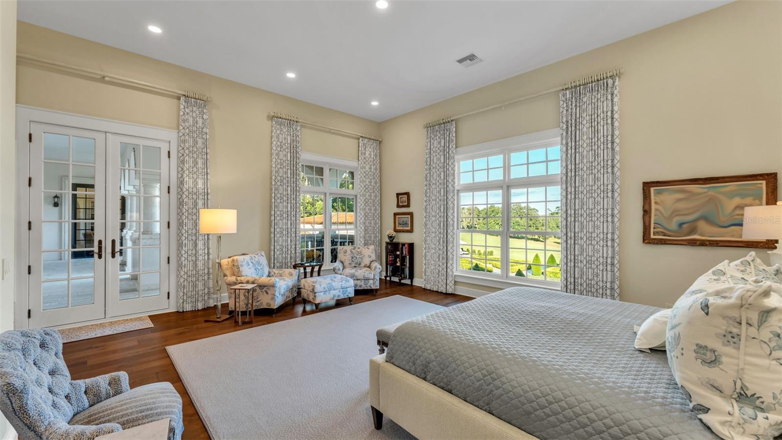 P4936999 Property Photo