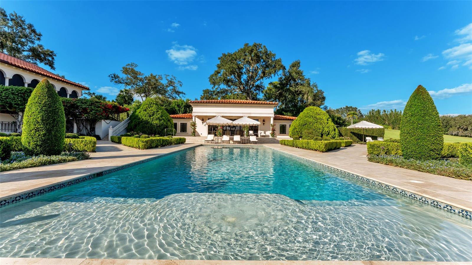 P4936999 Property Photo