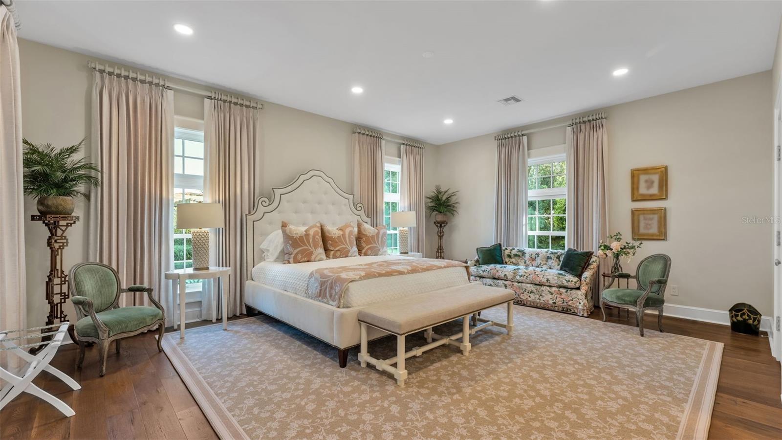 P4936999 Property Photo