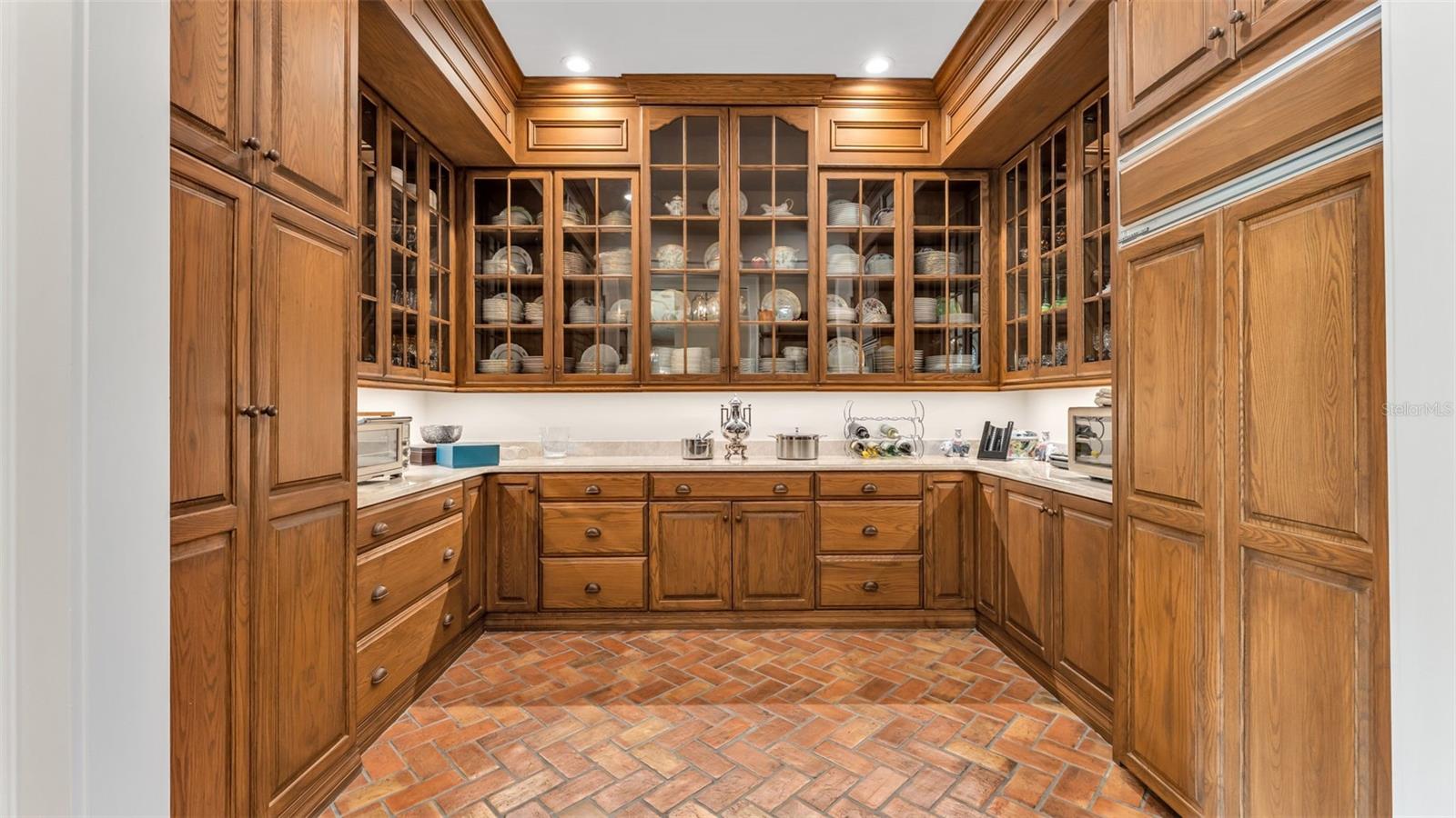 P4936999 Property Photo