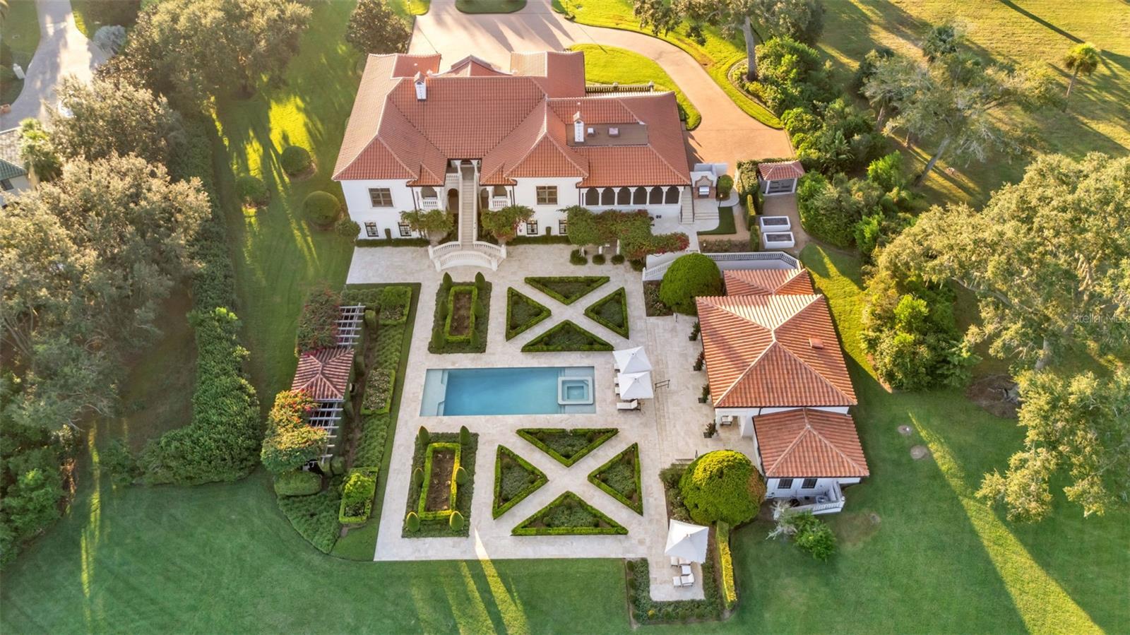 P4936999 Property Photo