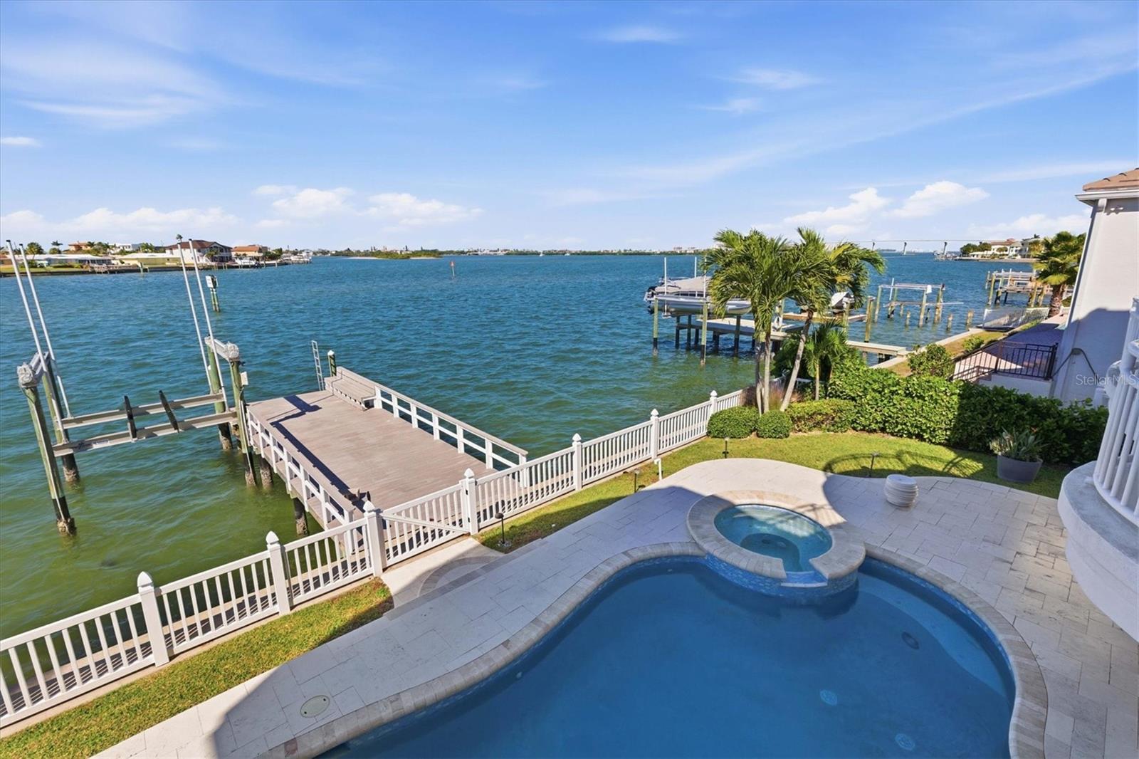 402 BUTTONWOOD LN, LARGO, FL, 33770