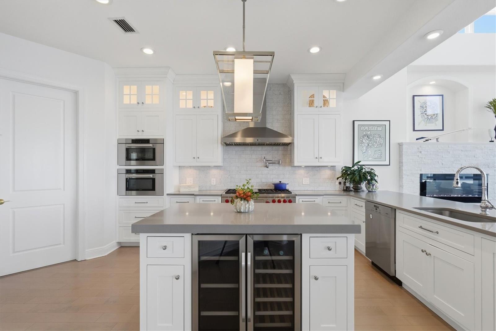 402 BUTTONWOOD LN, LARGO, FL, 33770