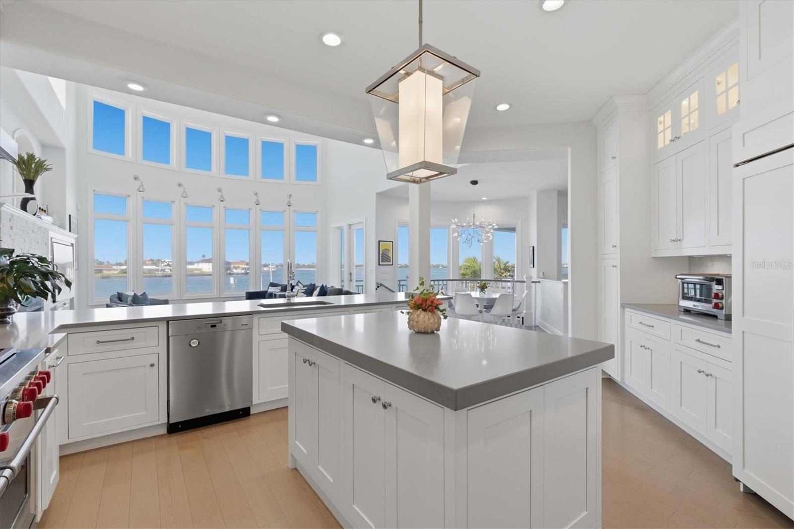 402 BUTTONWOOD LN, LARGO, FL, 33770