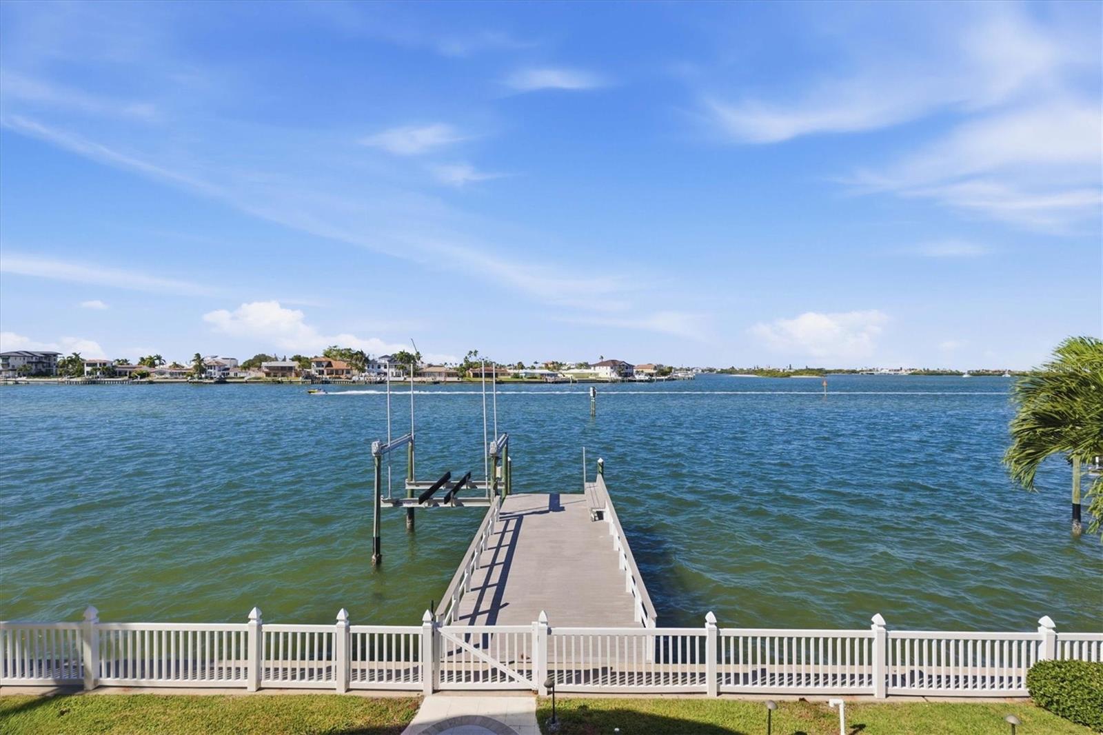 402 BUTTONWOOD LN, LARGO, FL, 33770