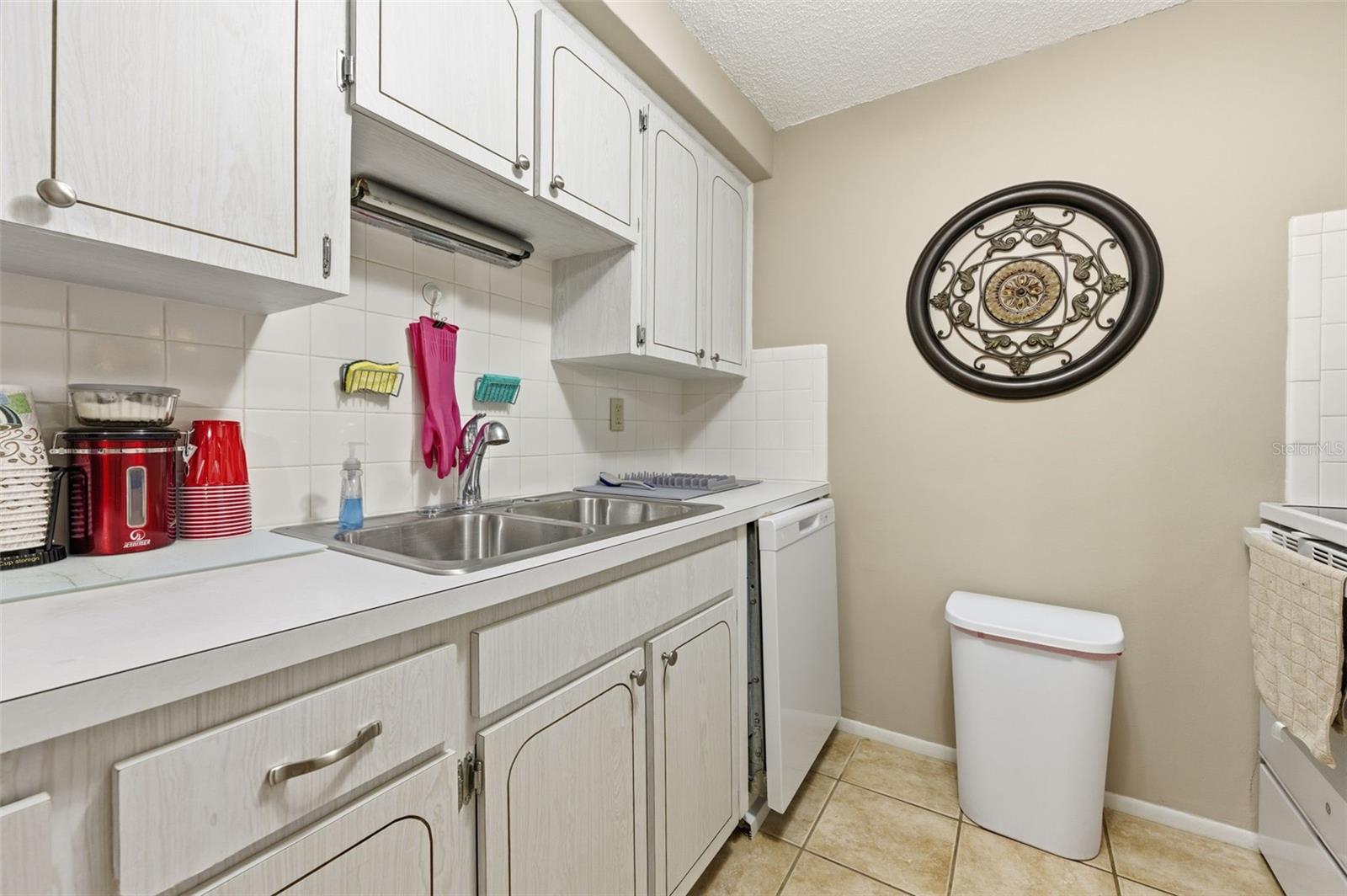 W7880647 Property Photo